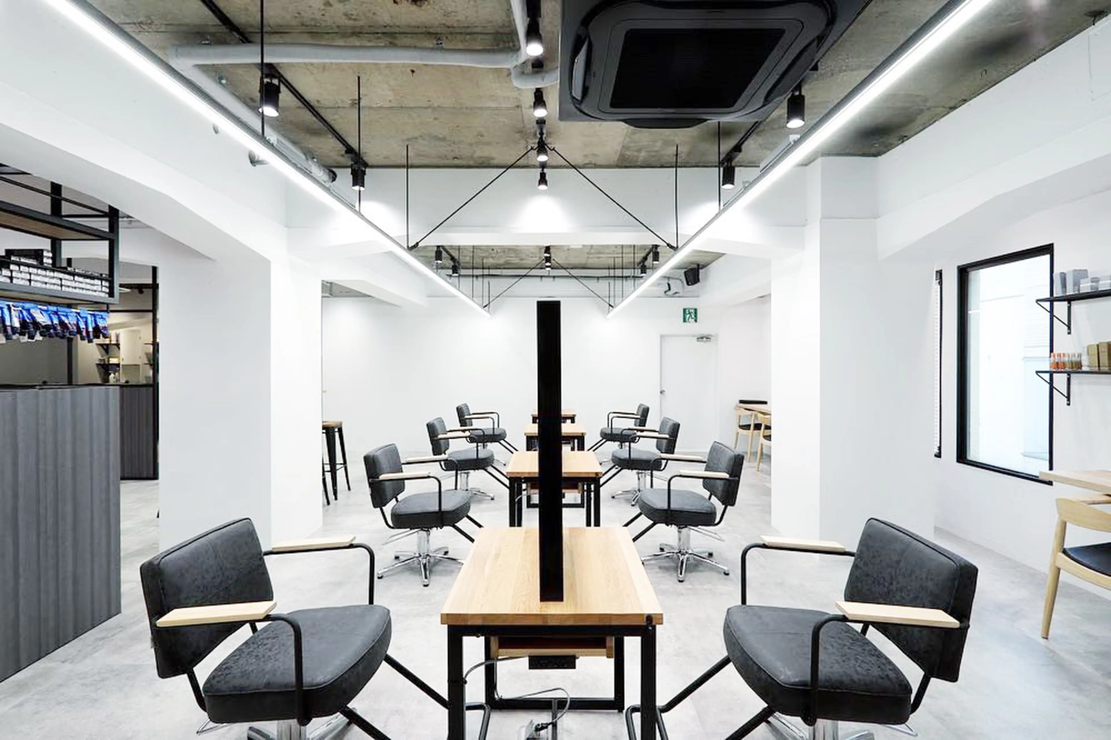 FIRSTの内観・外観1