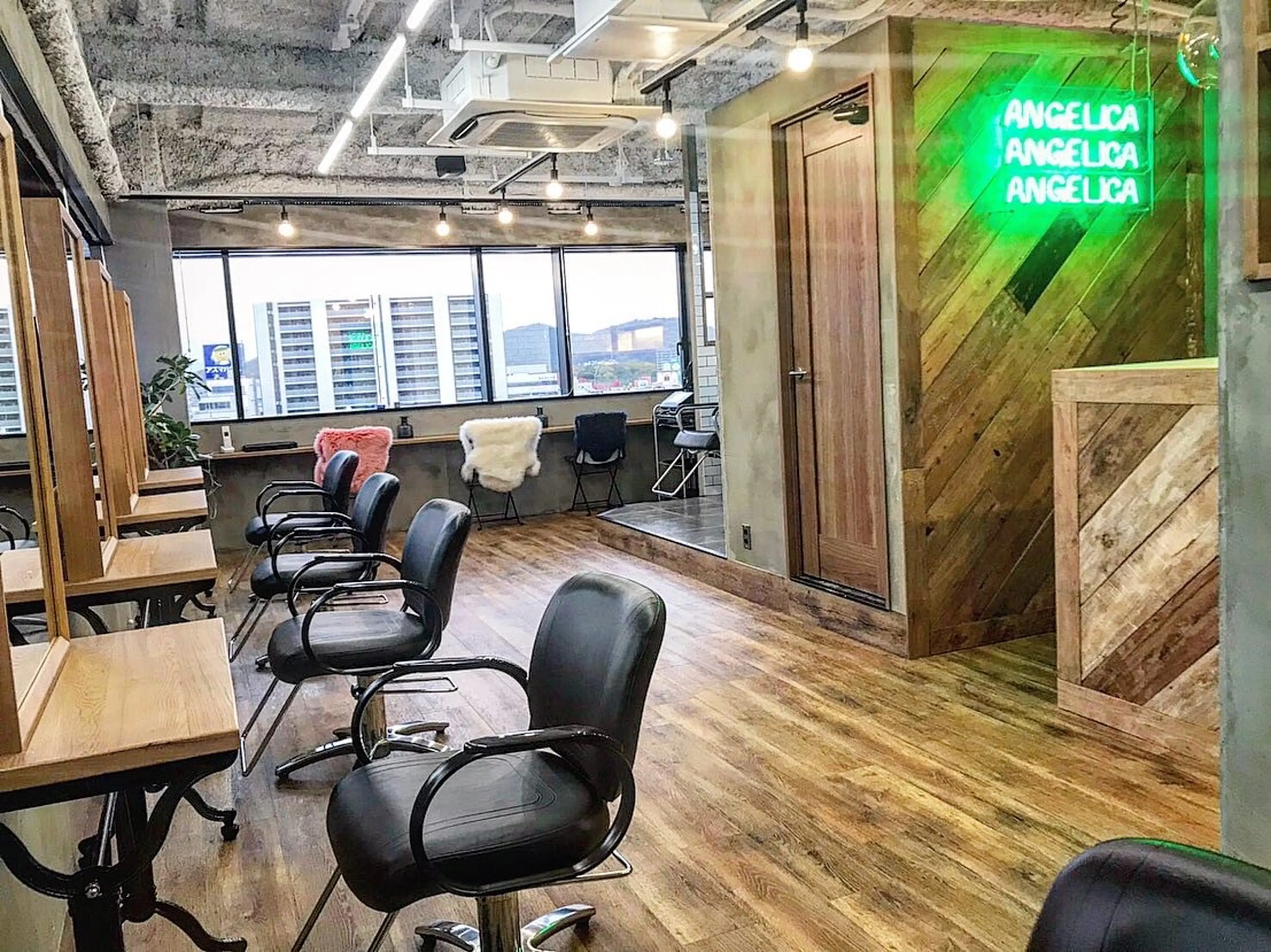 ANGELICA JR和歌山駅前店の内観・外観2