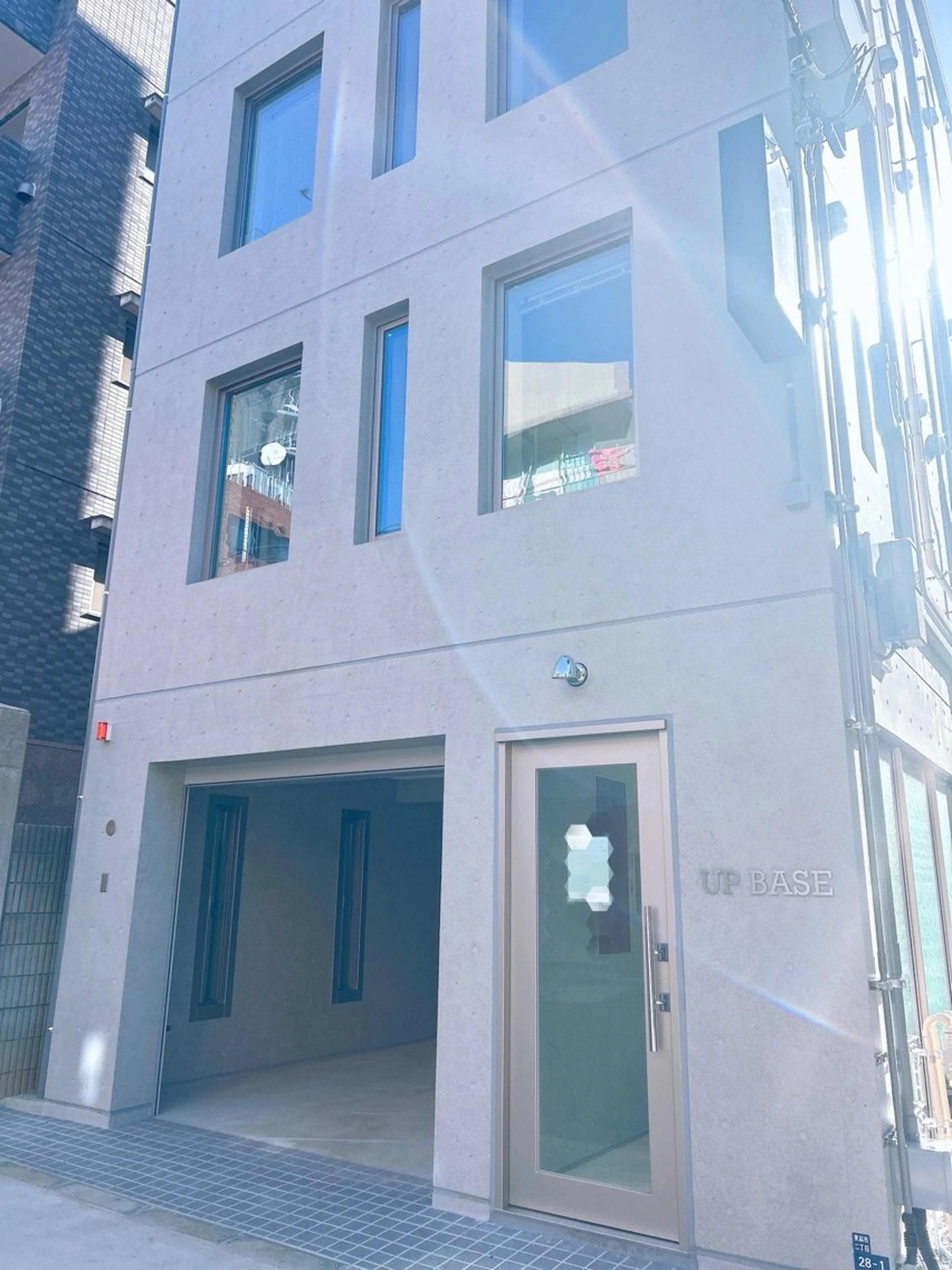 𝑁𝑎𝑖𝑙 𝑆𝑎𝑙𝑜𝑛  𝐿𝑒 𝑝𝑒𝑡𝑖𝑡 𝑐𝑎𝑑𝑒𝑎𝑢の内観・外観2