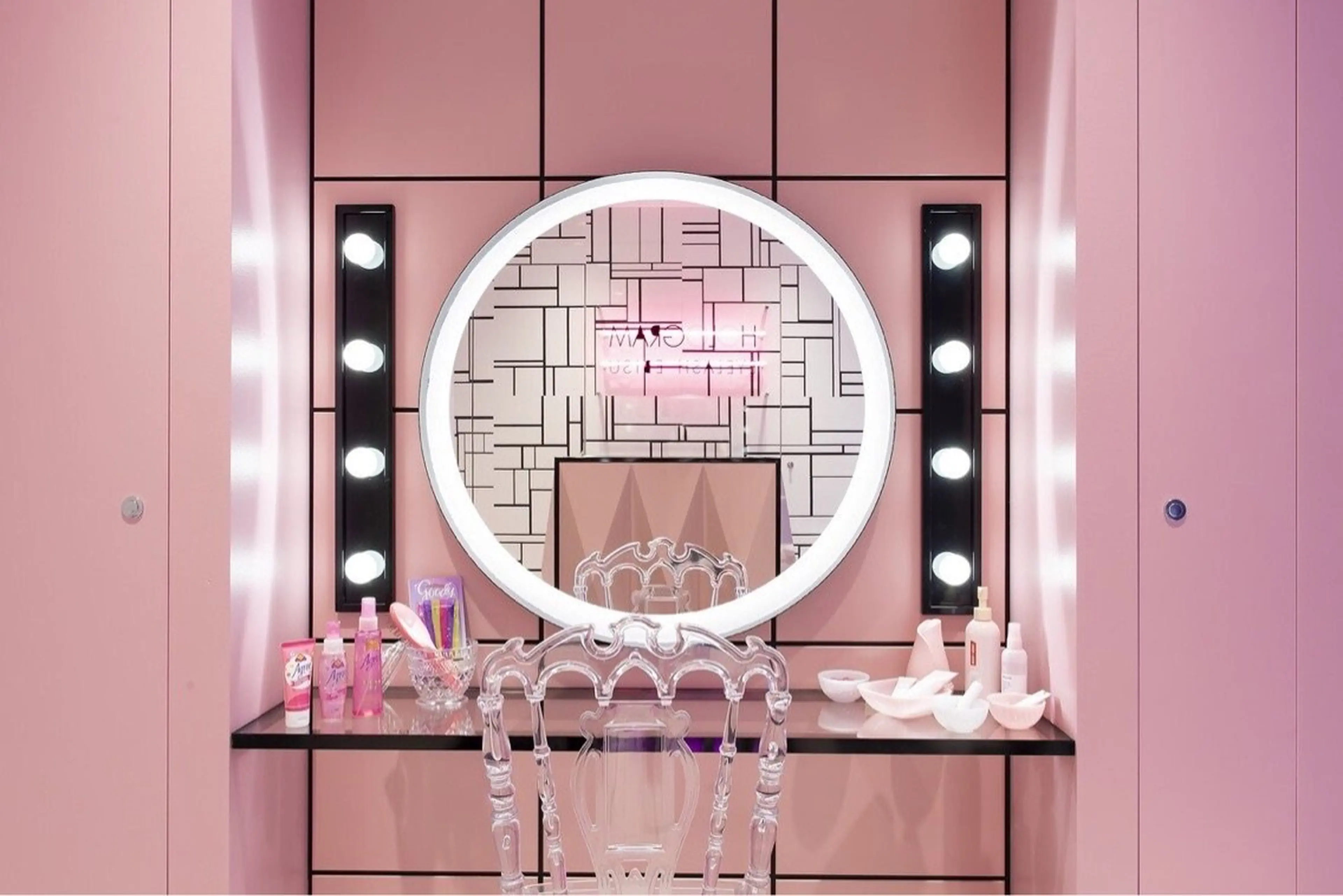 HOLOGRAM EYELASH EBISUの内観・外観3