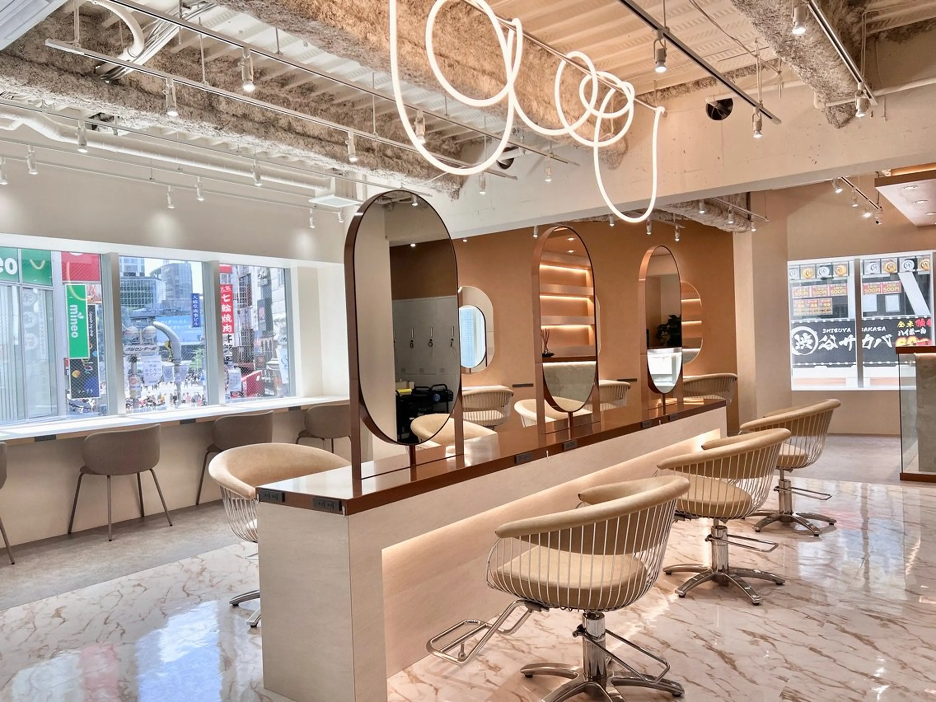 D.I.E.V.A  渋谷店の内観・外観2