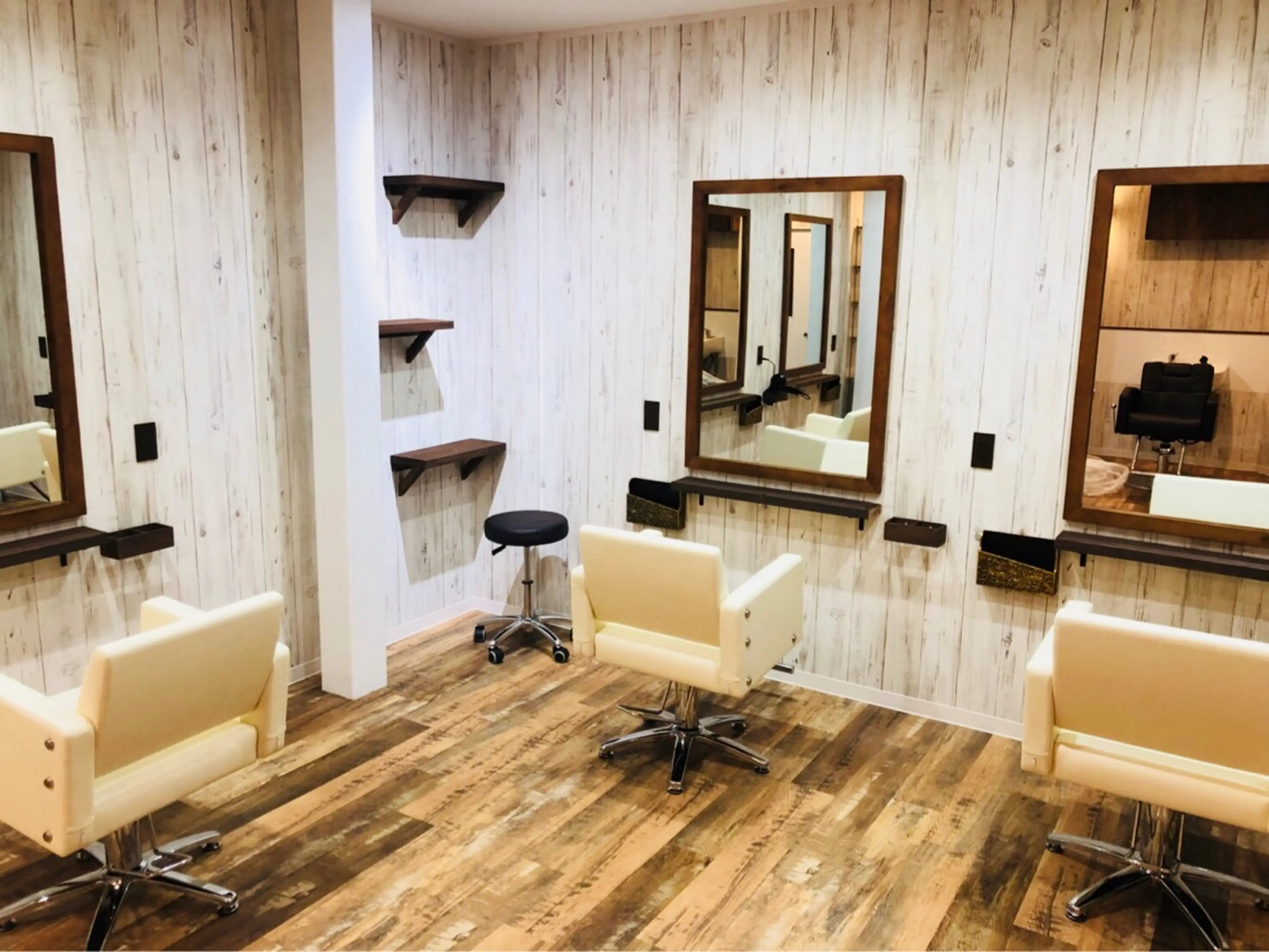 hair  salon  Oscarの内観・外観2