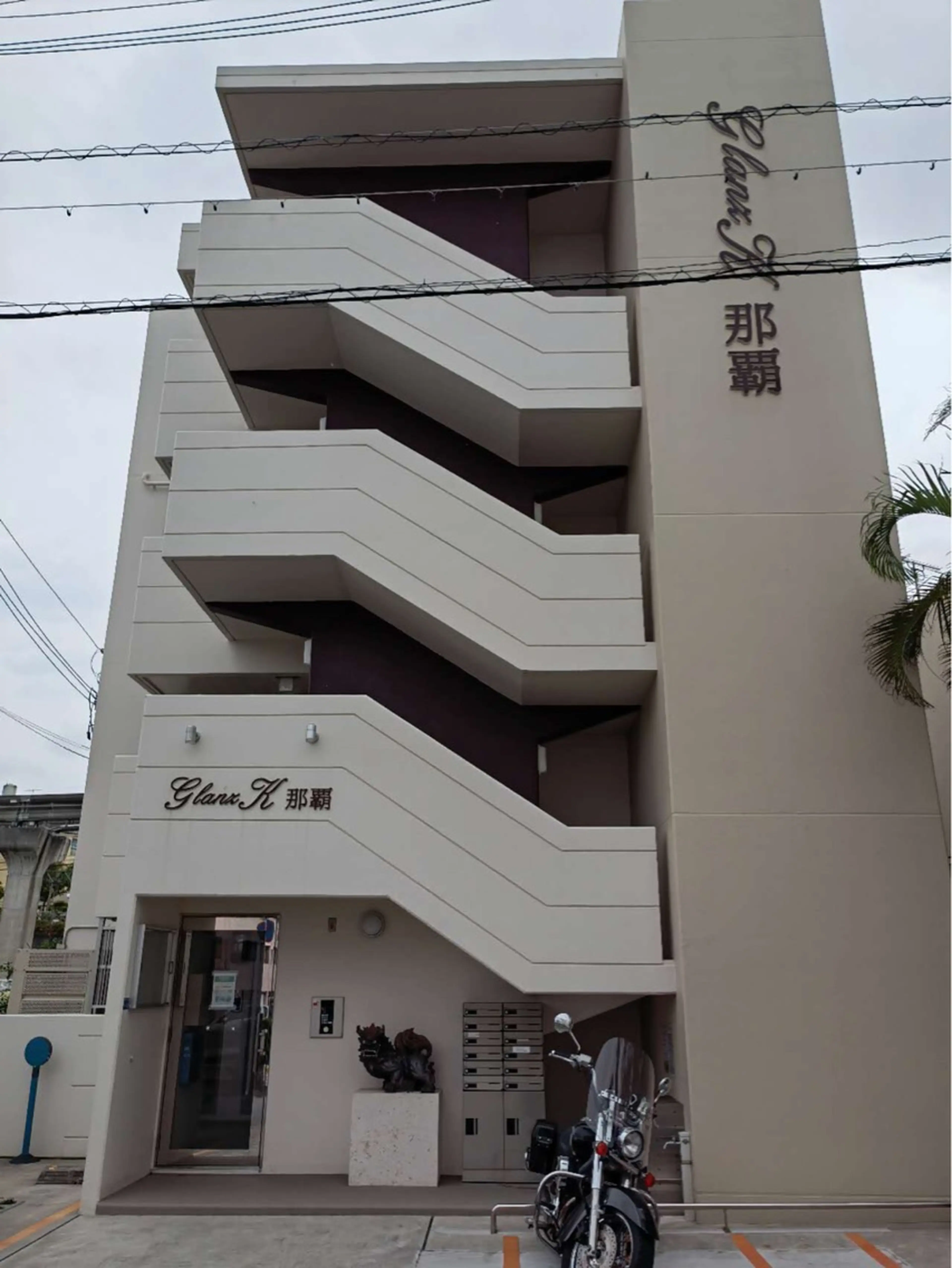 Vivian  L  那覇店の内観・外観1