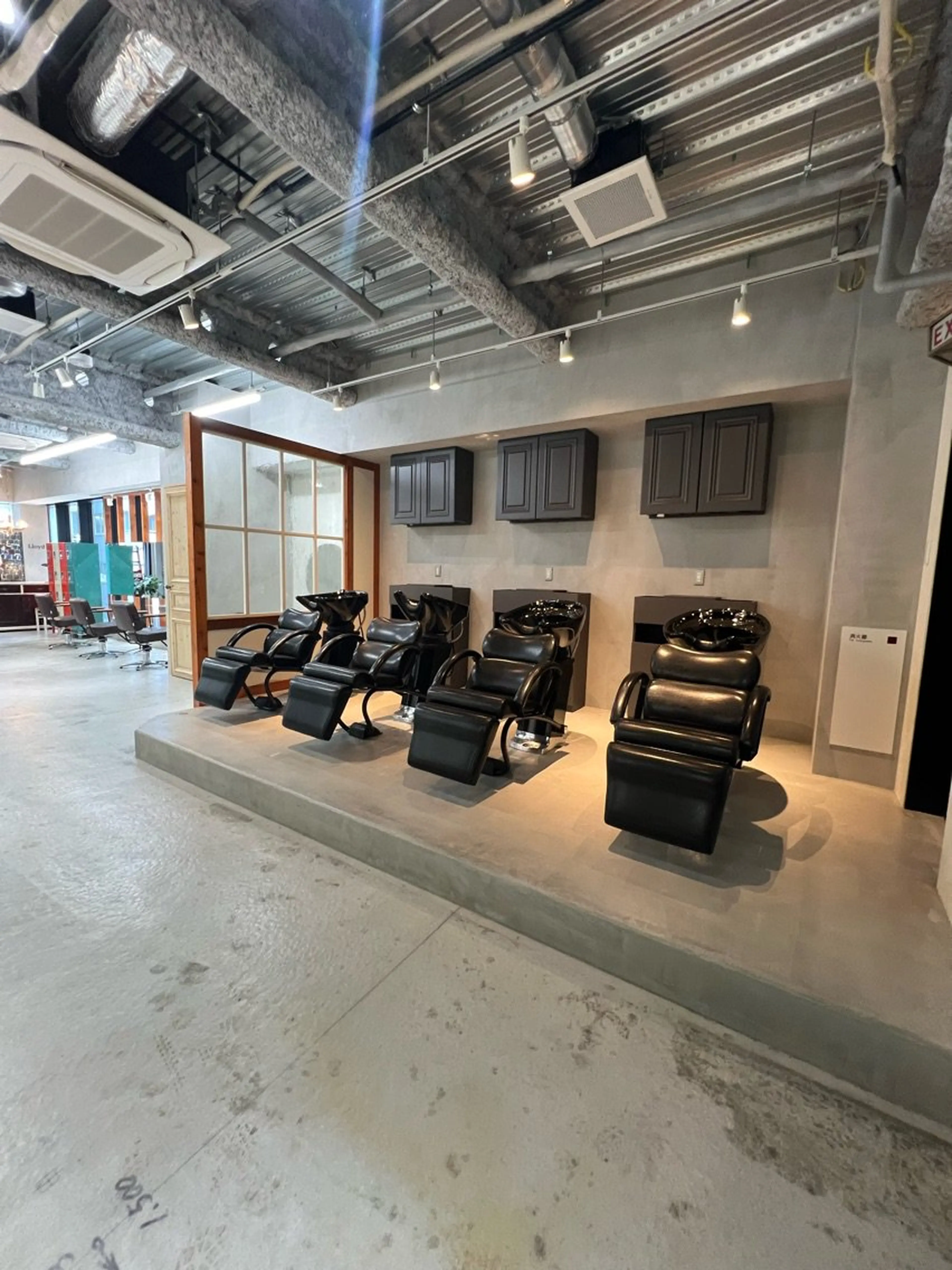 Lloydの内観・外観3