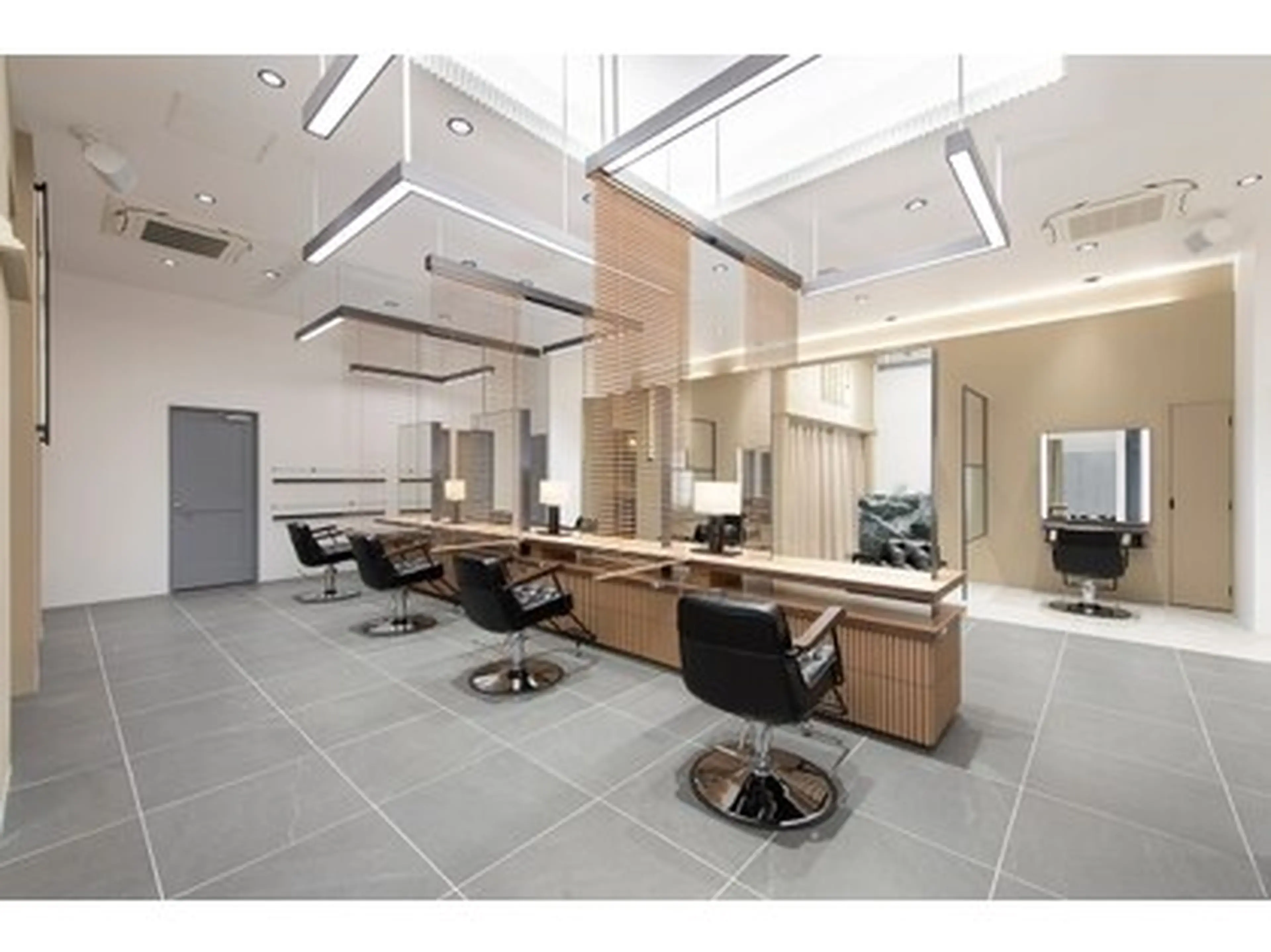 HAIR＆MAKE　EARTH新庄店の内観・外観2