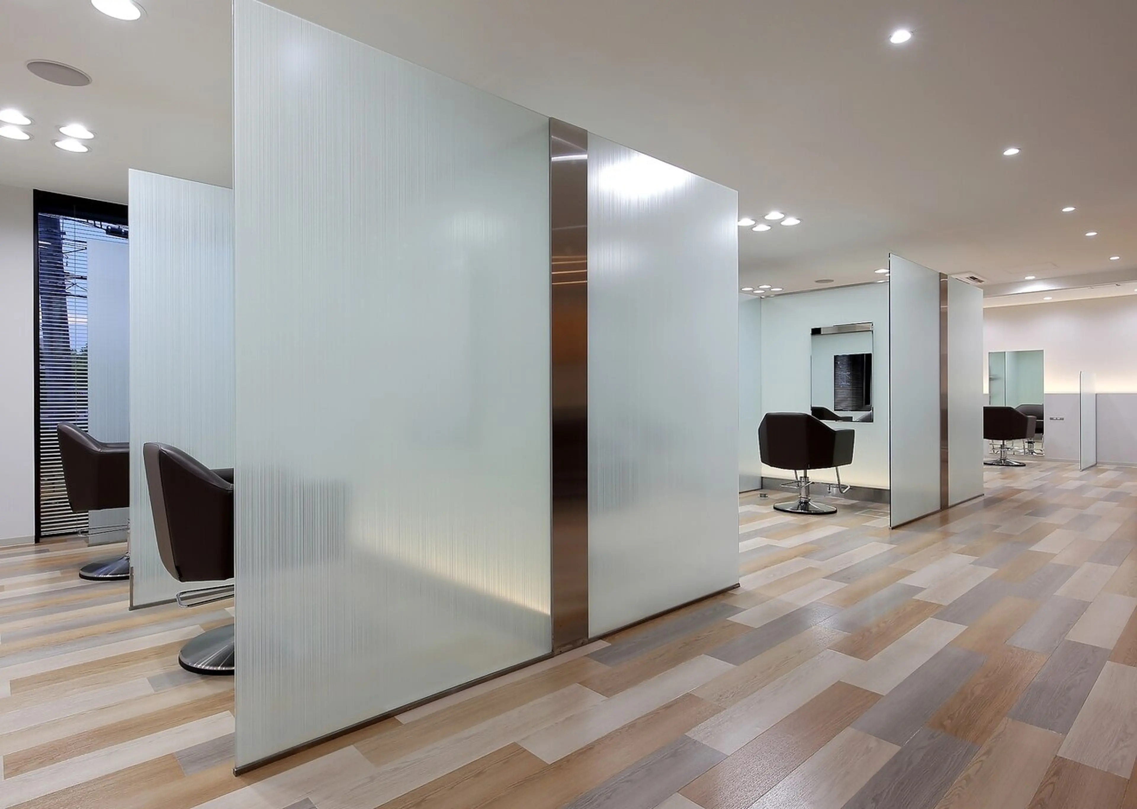 hair&make first 泉中央店の内観・外観2