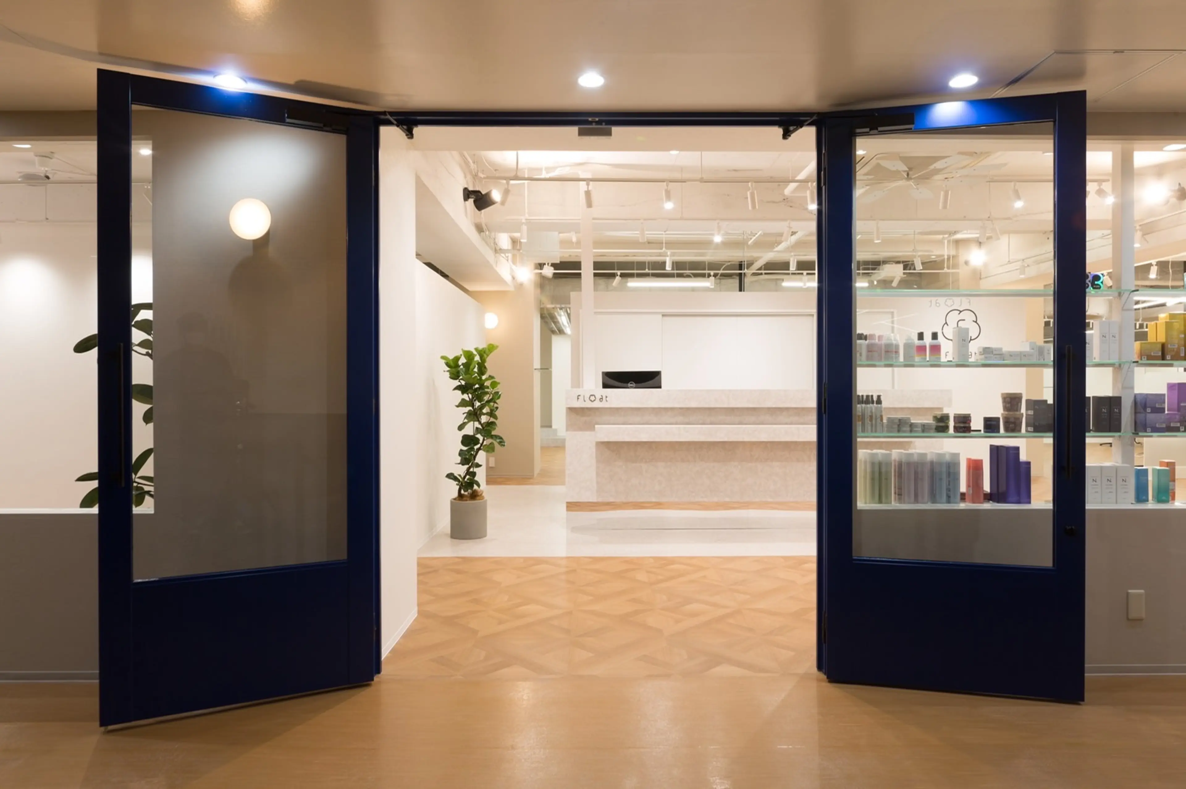 float 小阪店の内観・外観1