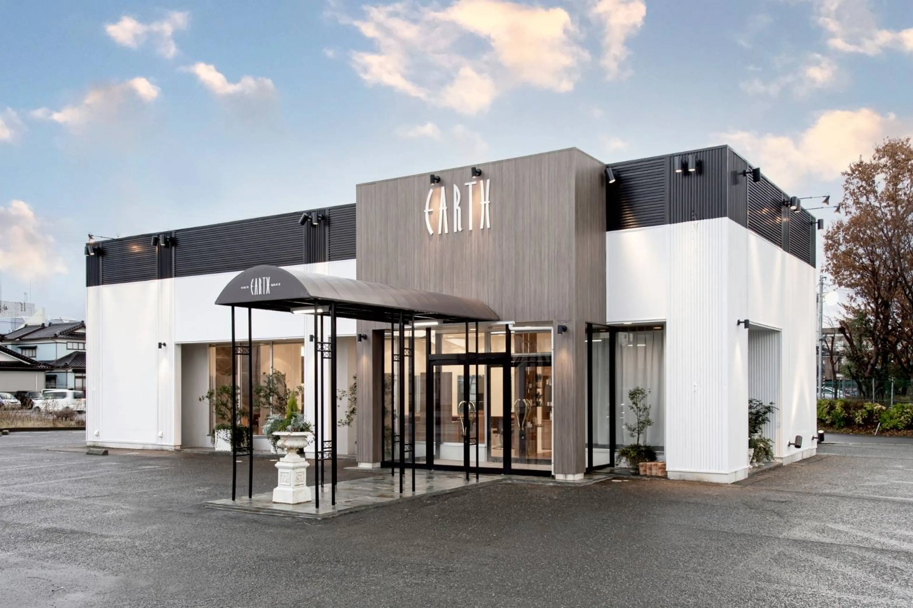 HAIR & MAKE EARTH 酒田店の内観・外観1