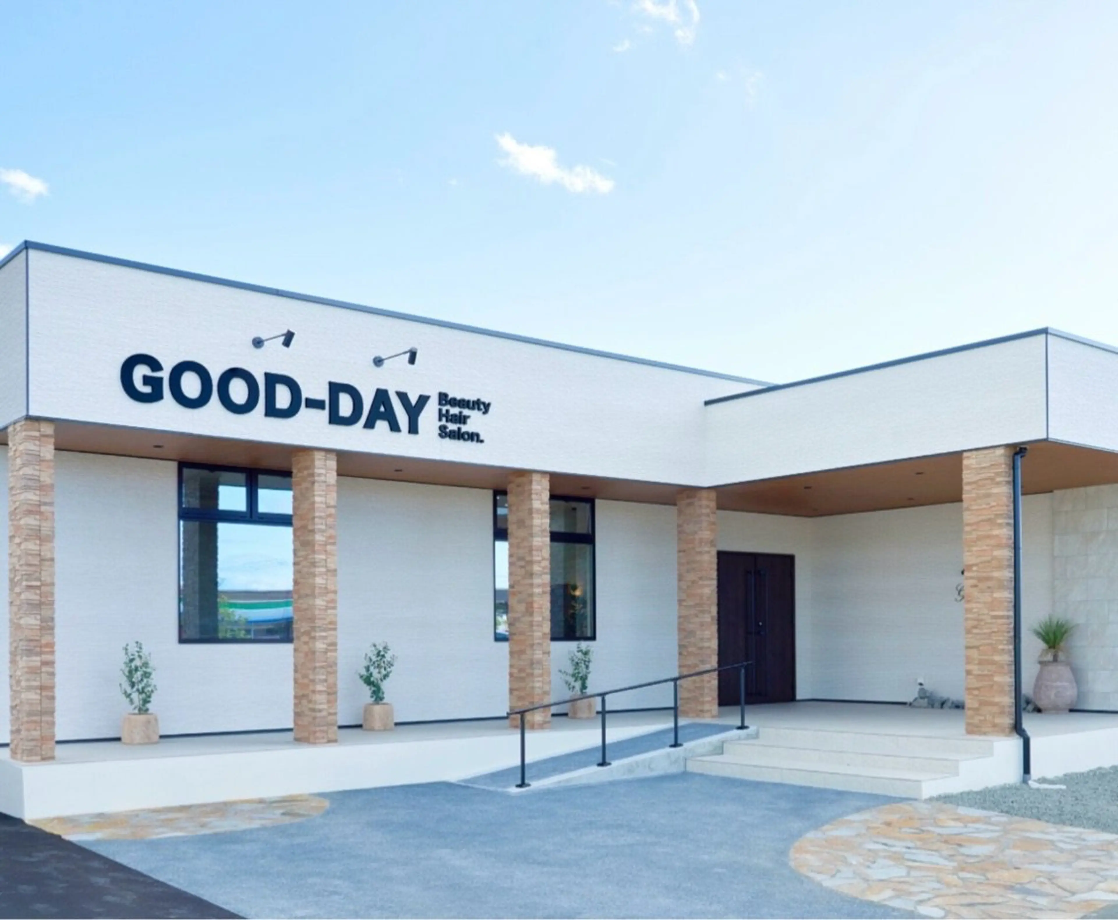 GOOD-DAY 笹沖店の内観・外観1