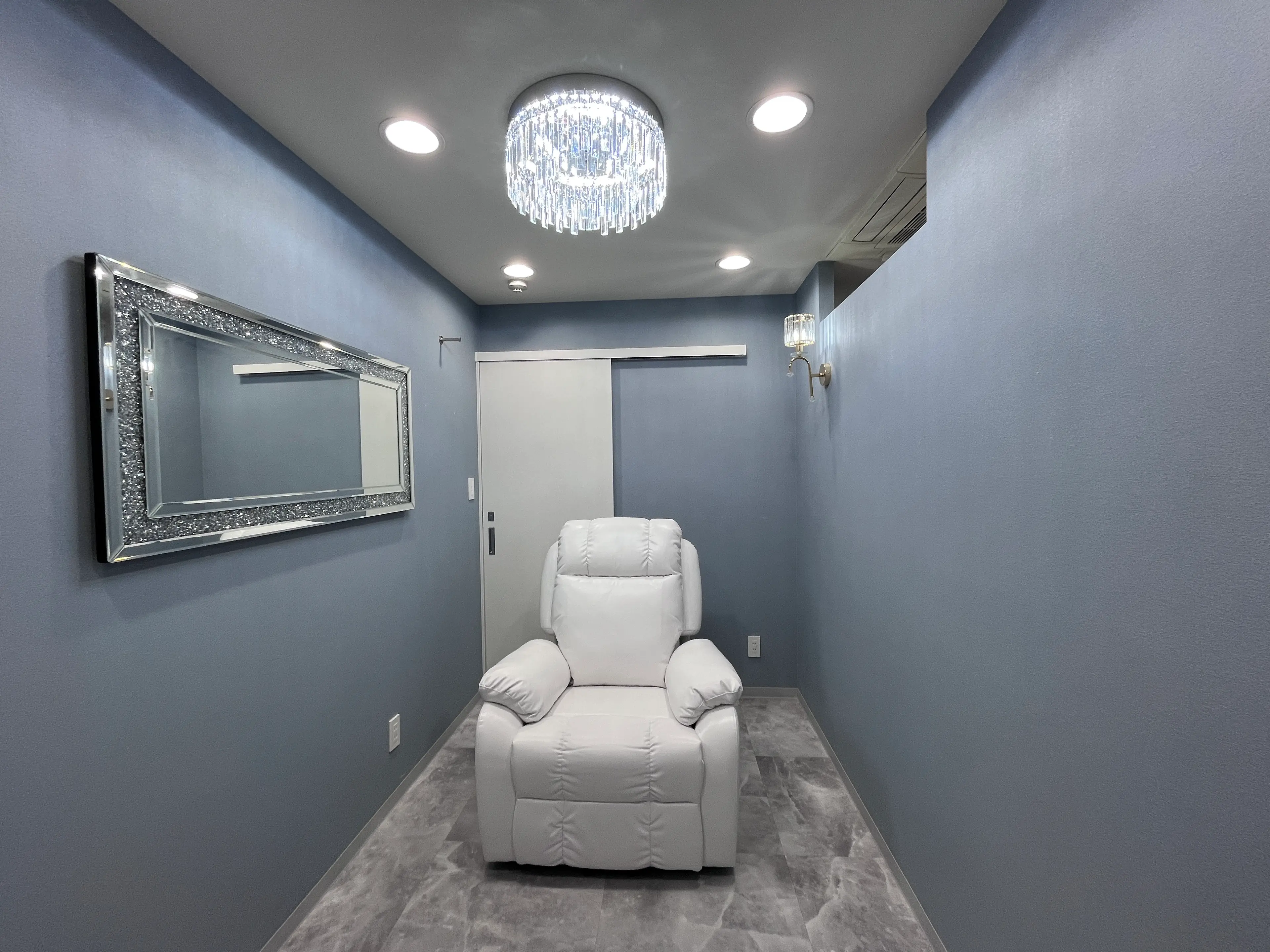 アイ&ネイルサロン リスブラン 銀座新富町店の内観・外観2