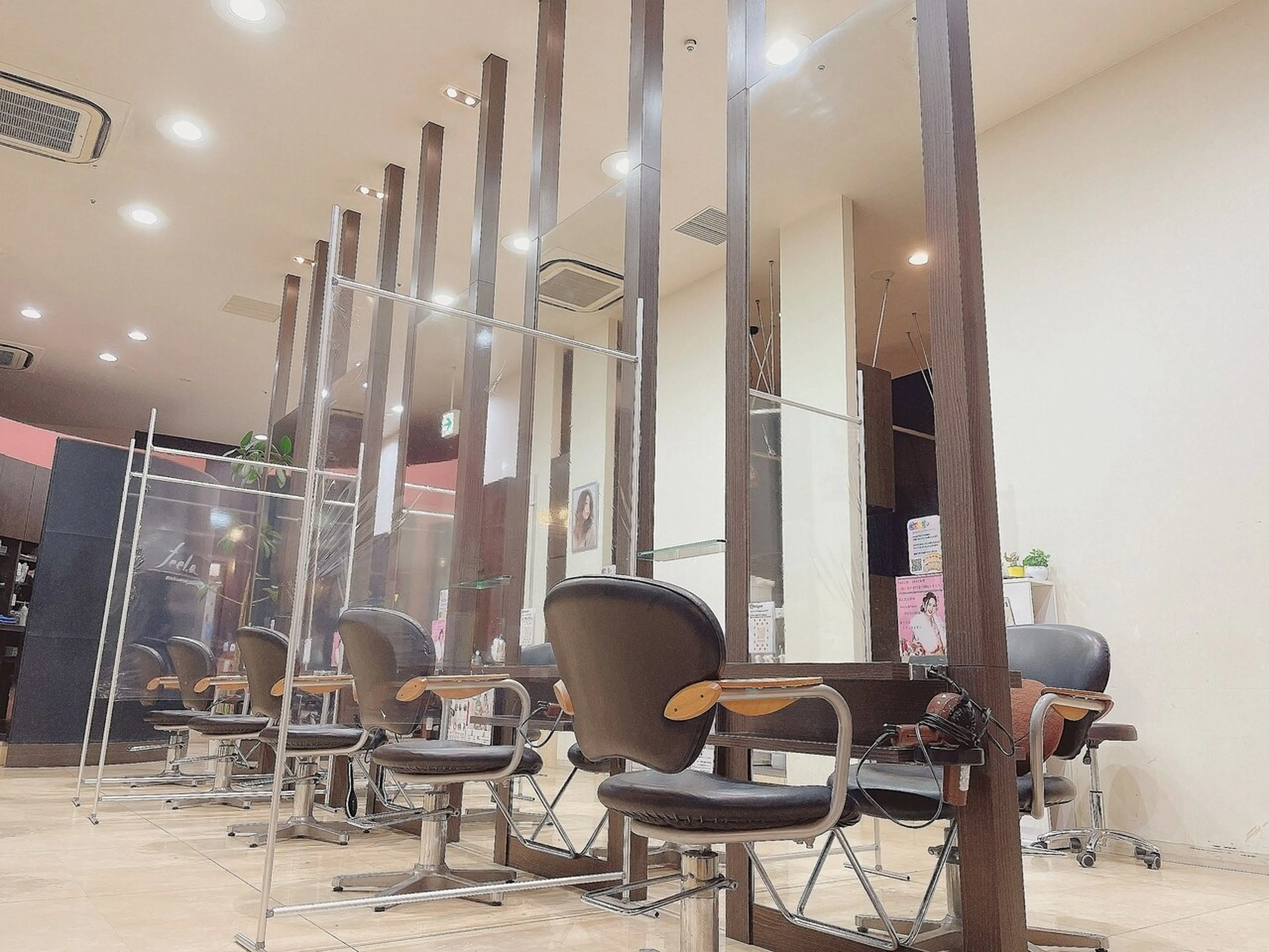 フィールエー レキシントンプラザ店の内観・外観2