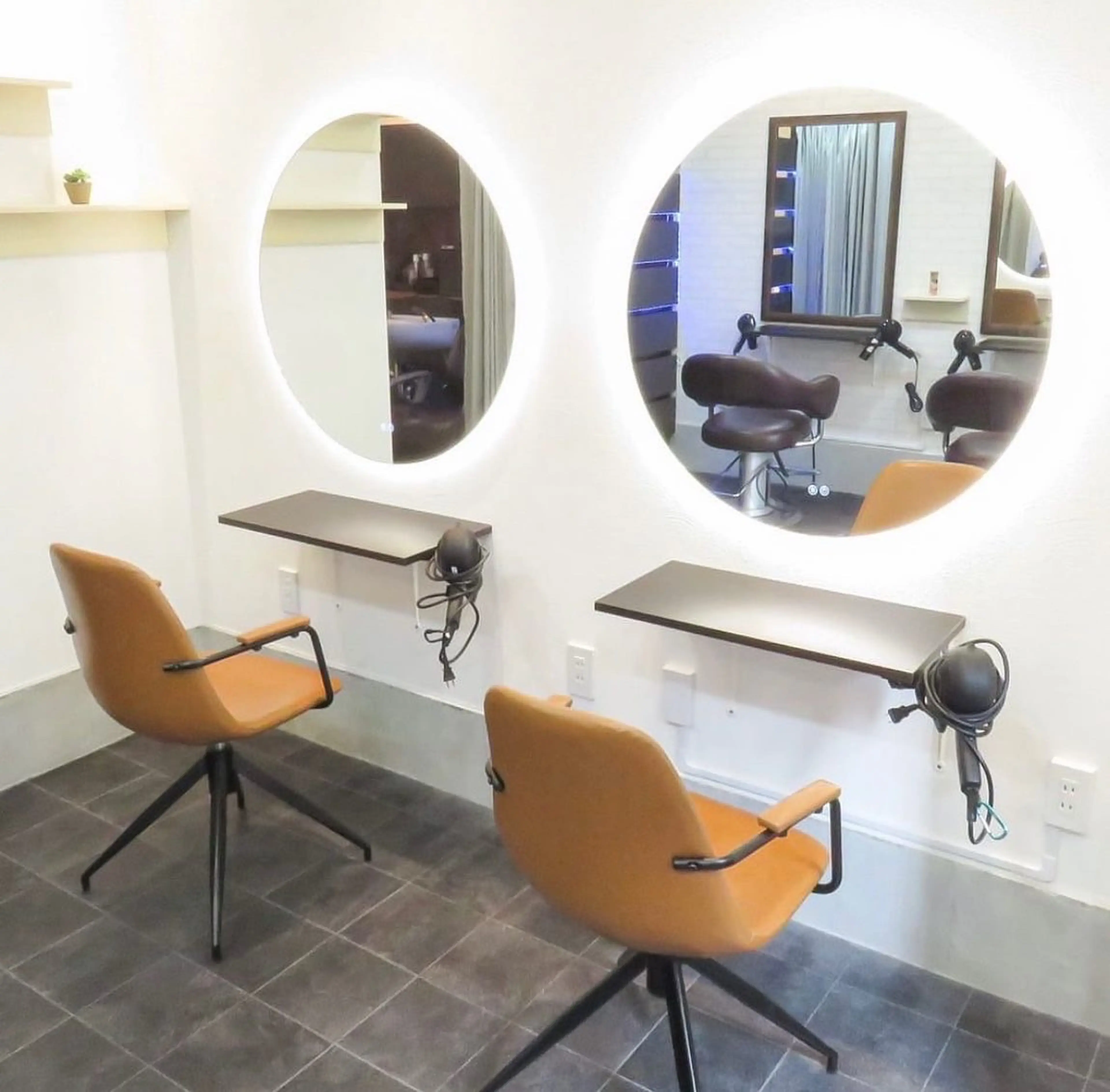 TELA HAIR　船橋店の内観・外観1