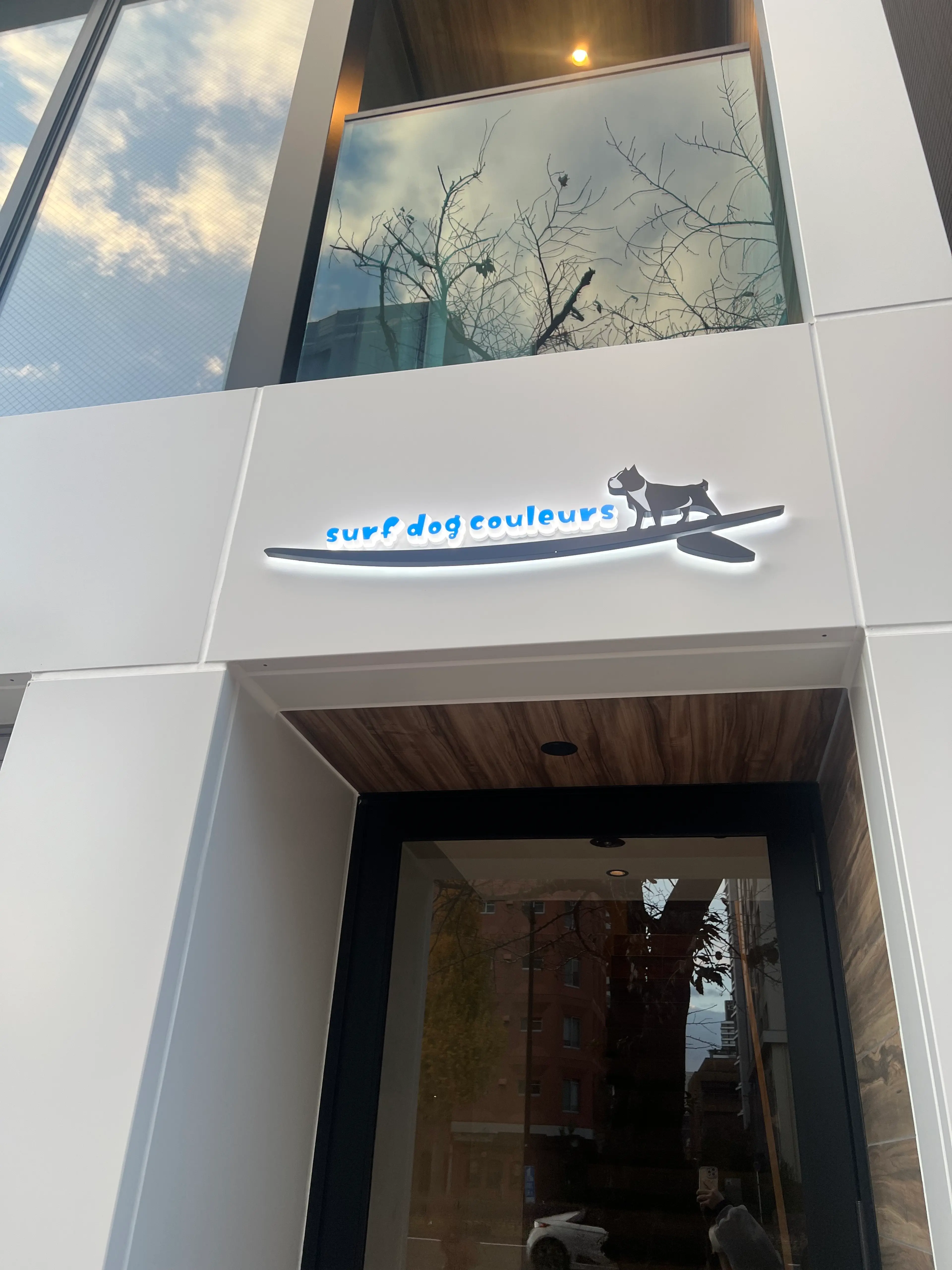 眉毛×HBL× 肌改善サロン MOKARAの内観・外観1