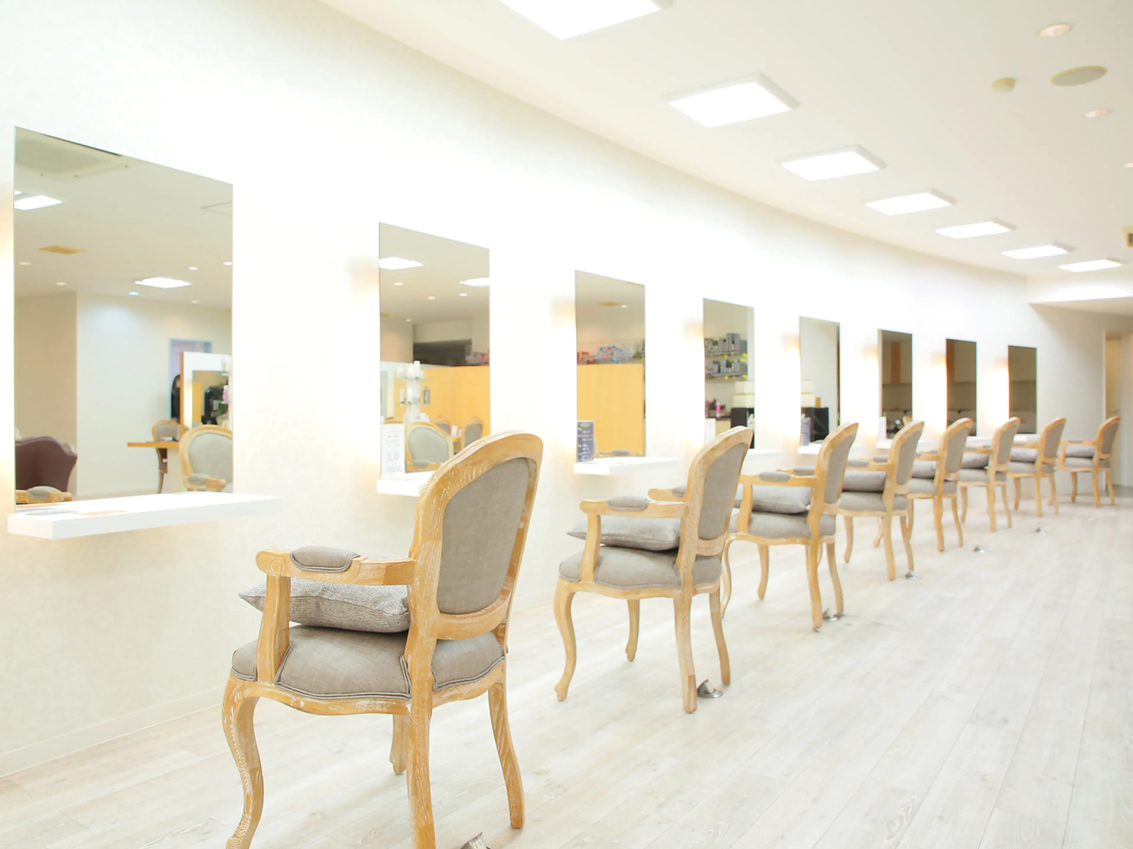 L‘avenir Hathor あびこ店の内観・外観1