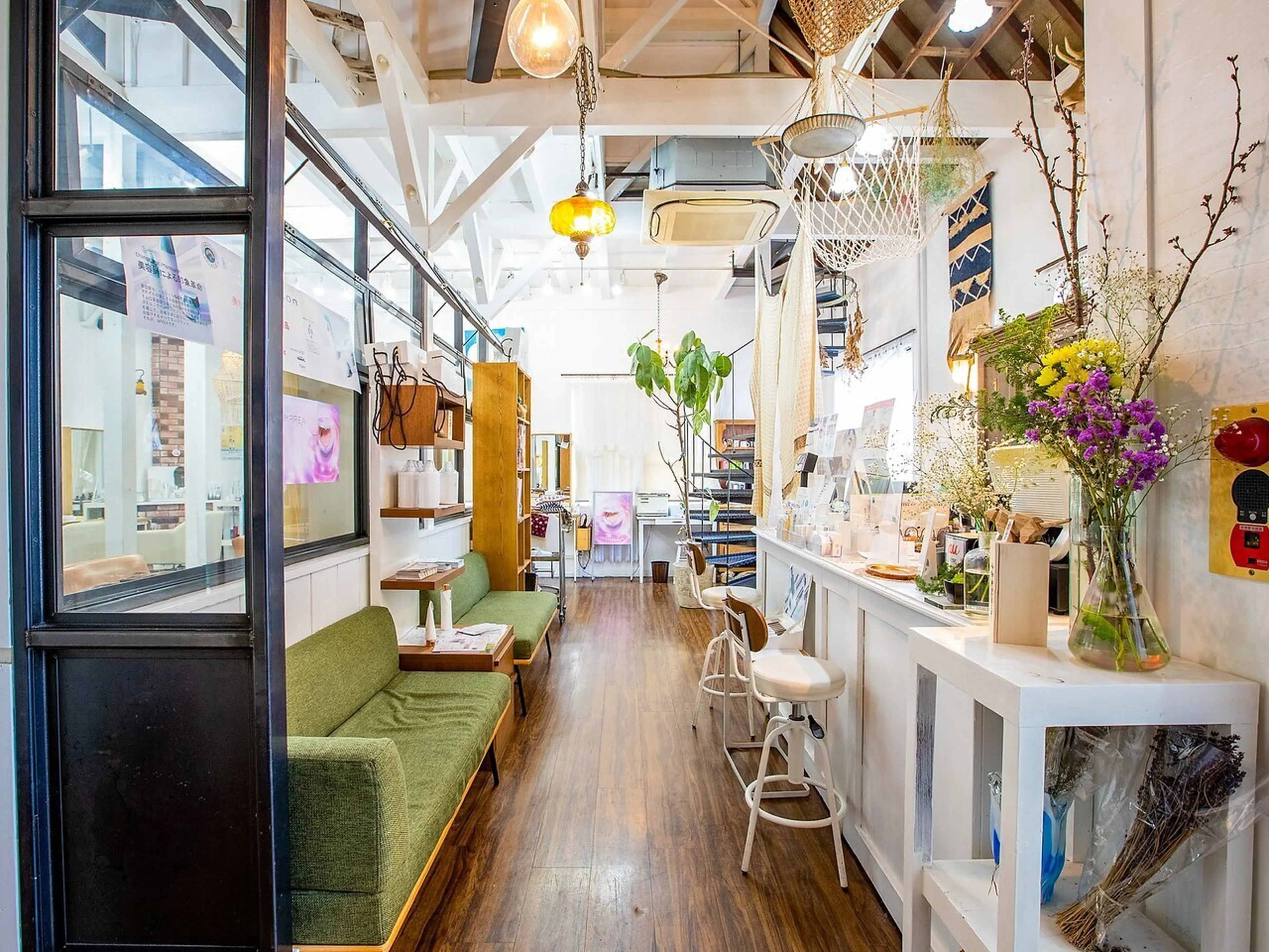 ブリーチダブルカラー×髪質改善トリートメント韓国ヘアサロンHair&MakeYUIMARL倉敷店の内観・外観1