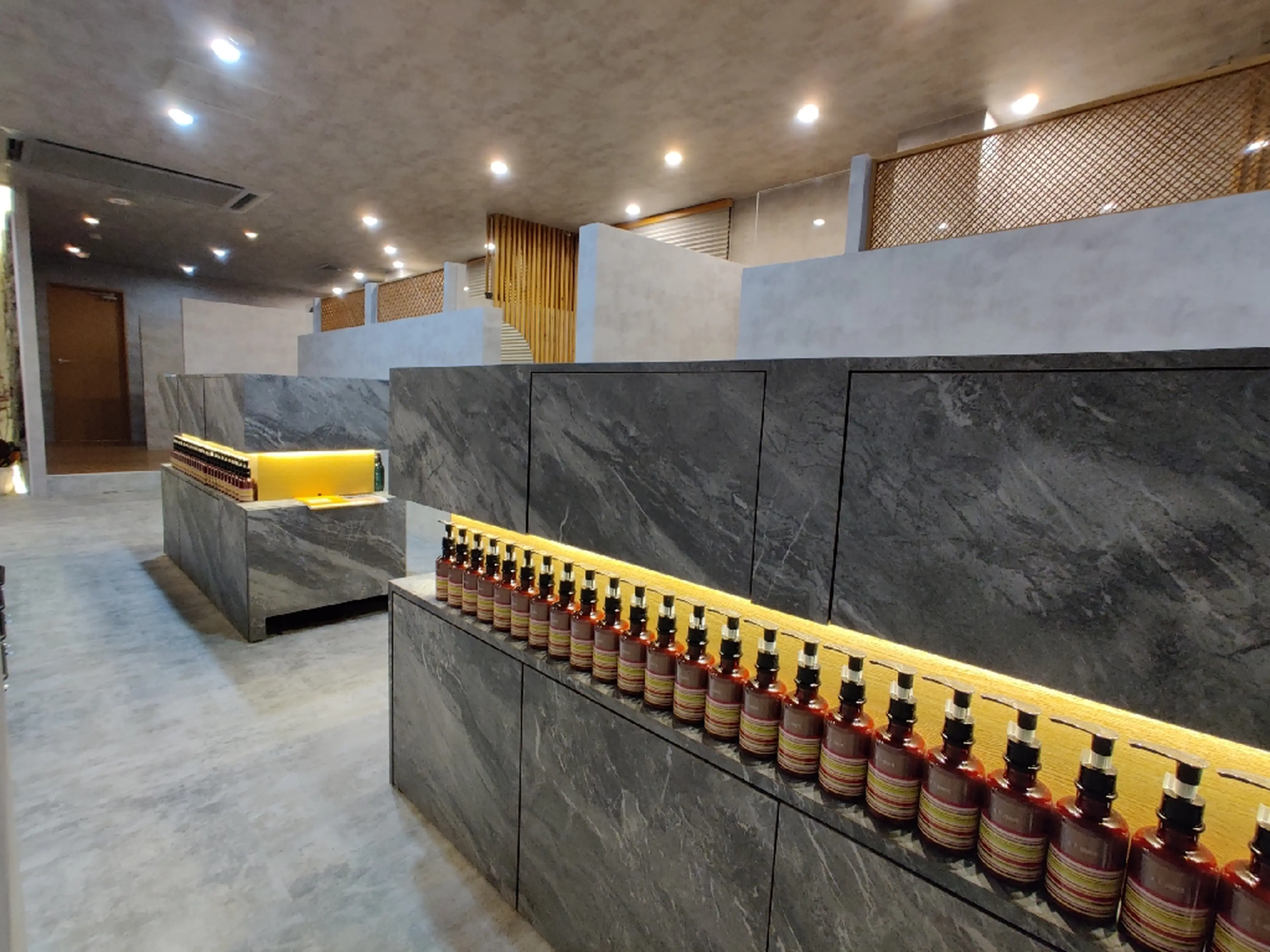 互感 （ゴカン gokan）金沢駅西店の内観・外観1