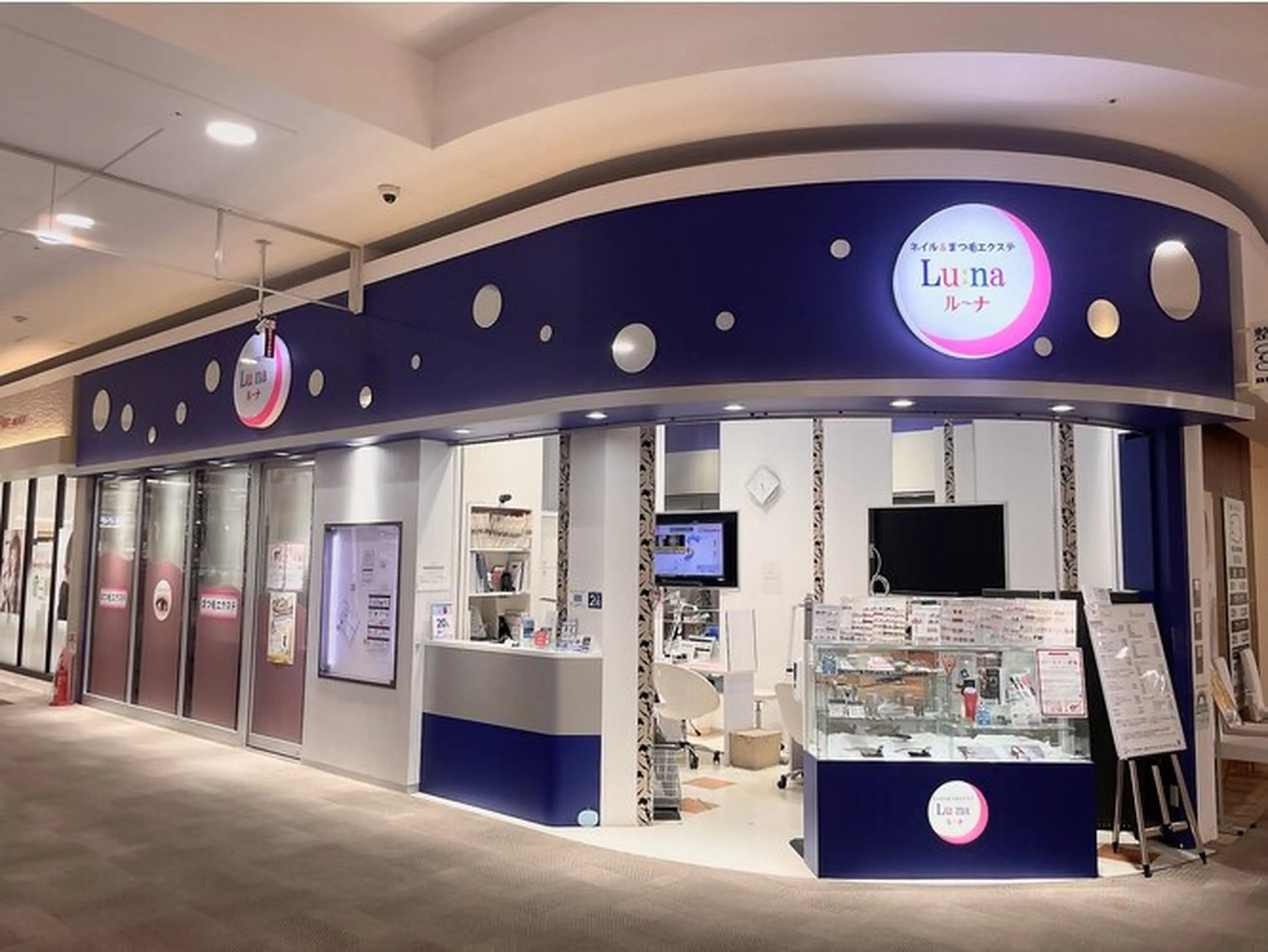 ネイル&まつげルーナ イオンモール東久留米店の内観・外観1