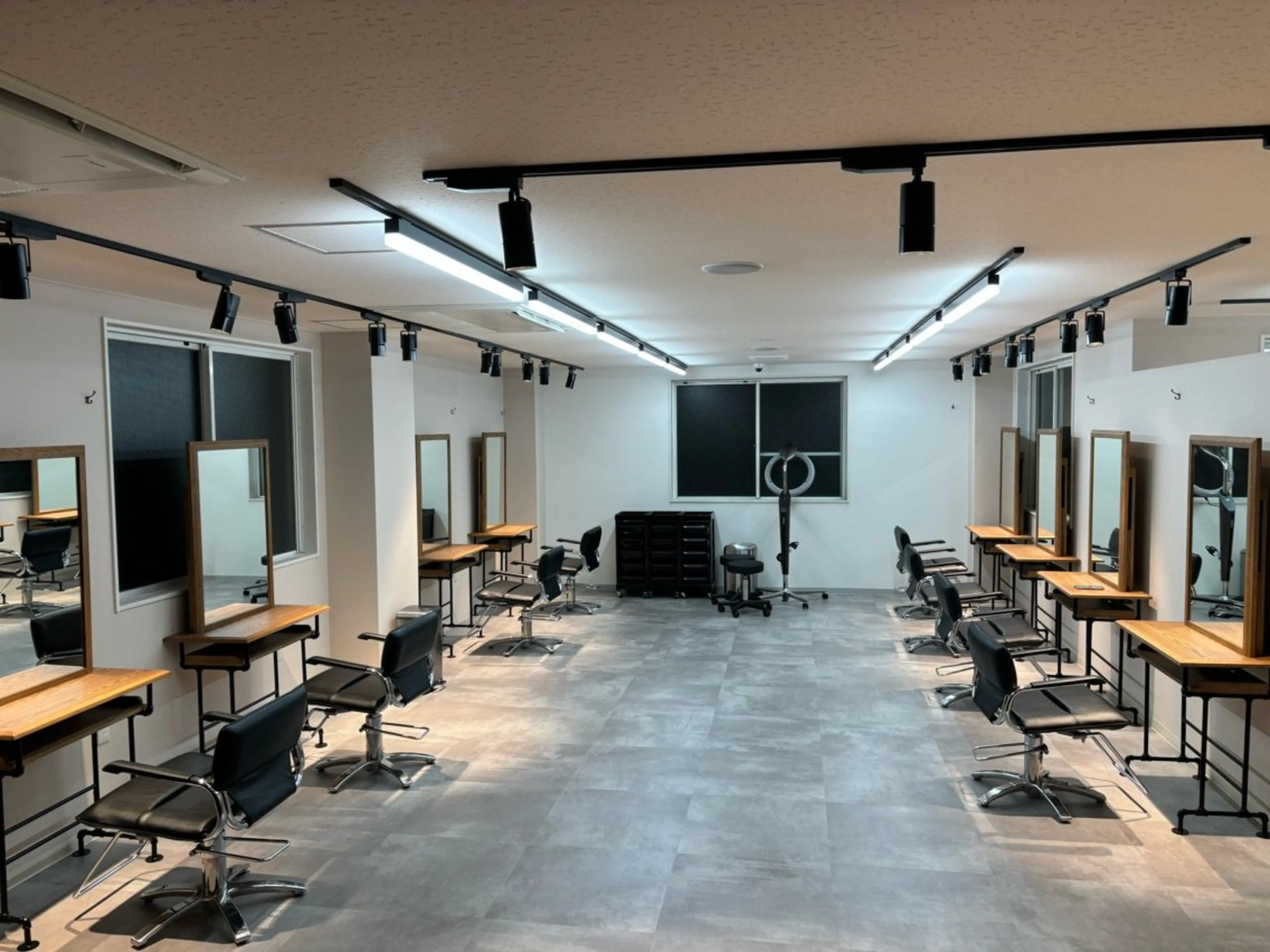 MEN’S SALON Cyf 千葉【メンズサロン シーフ チバ】の内観・外観1