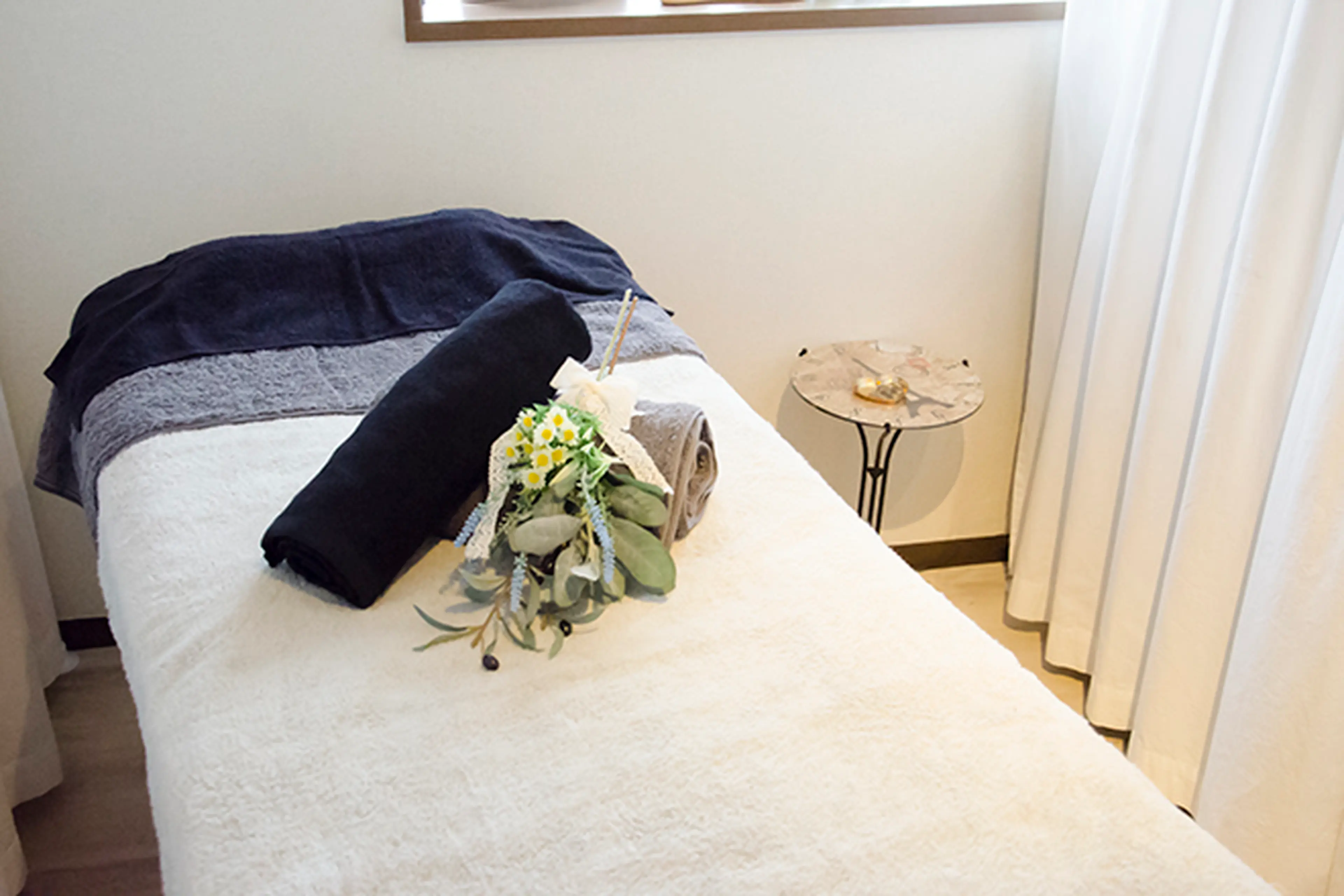 FemiSoin～シュガーリング＆光脱毛・松ヤニ＆クレイセラピー・ハイパーナイフ&シェイプ～の内観・外観1