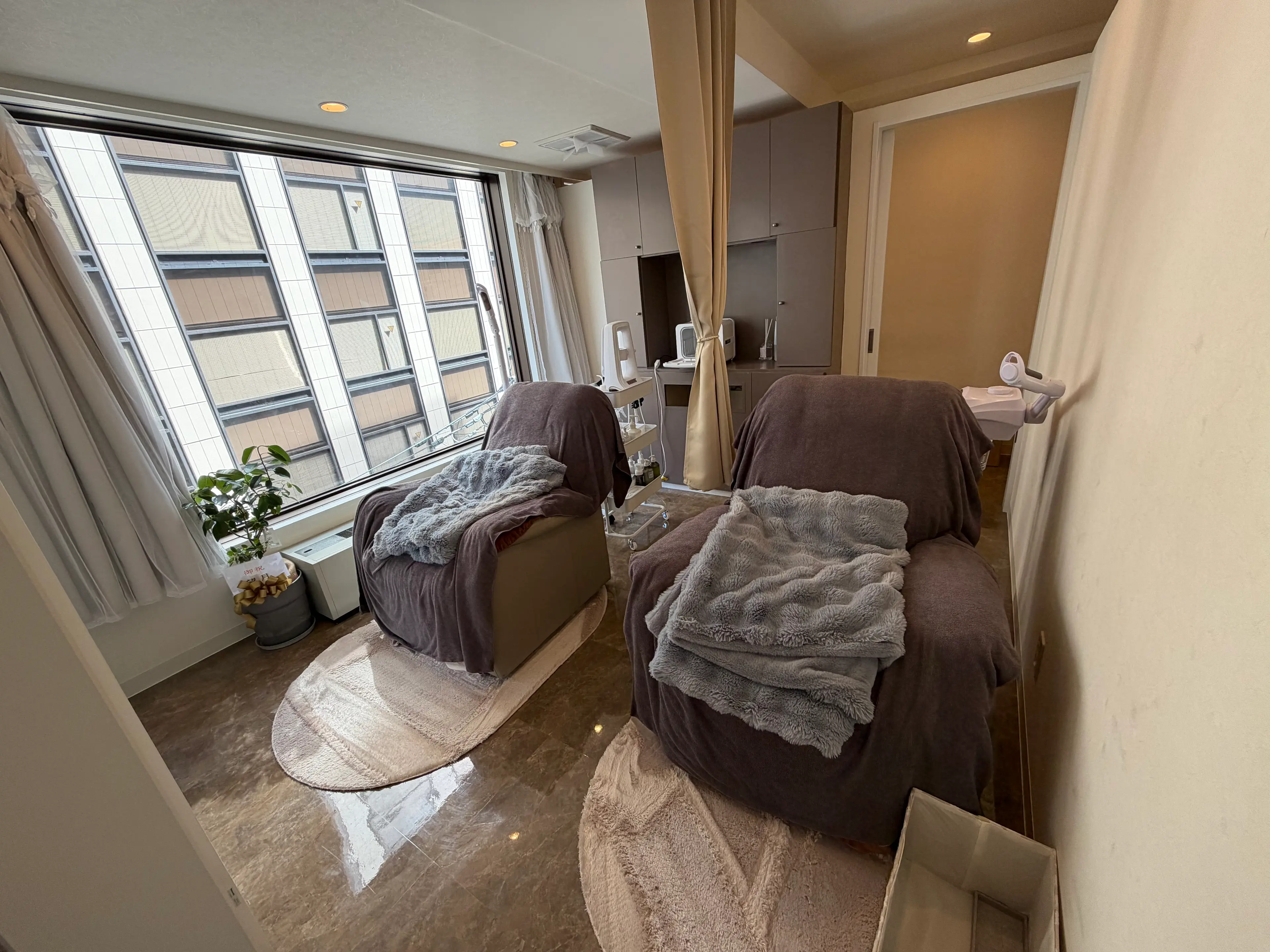 salon de off 御堂筋店の内観・外観2