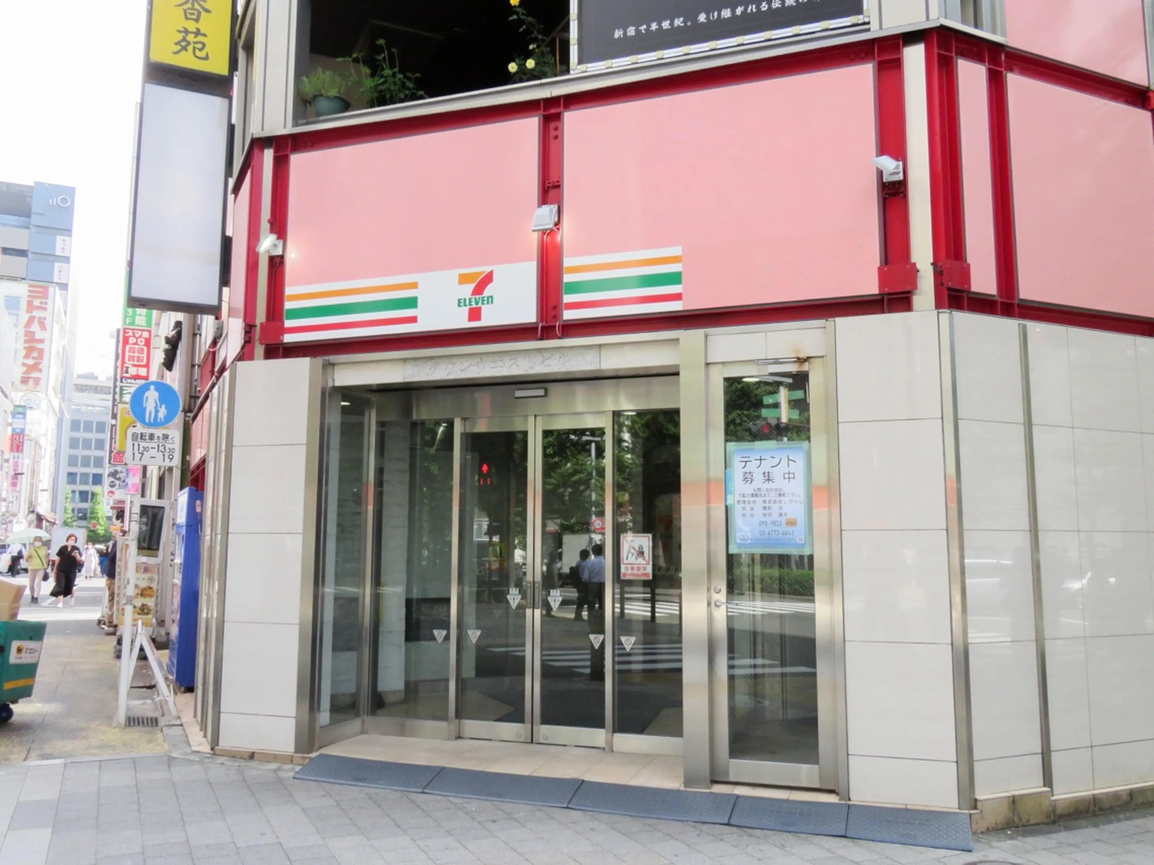 アイブロウサロンSMAU新宿店の内観・外観1