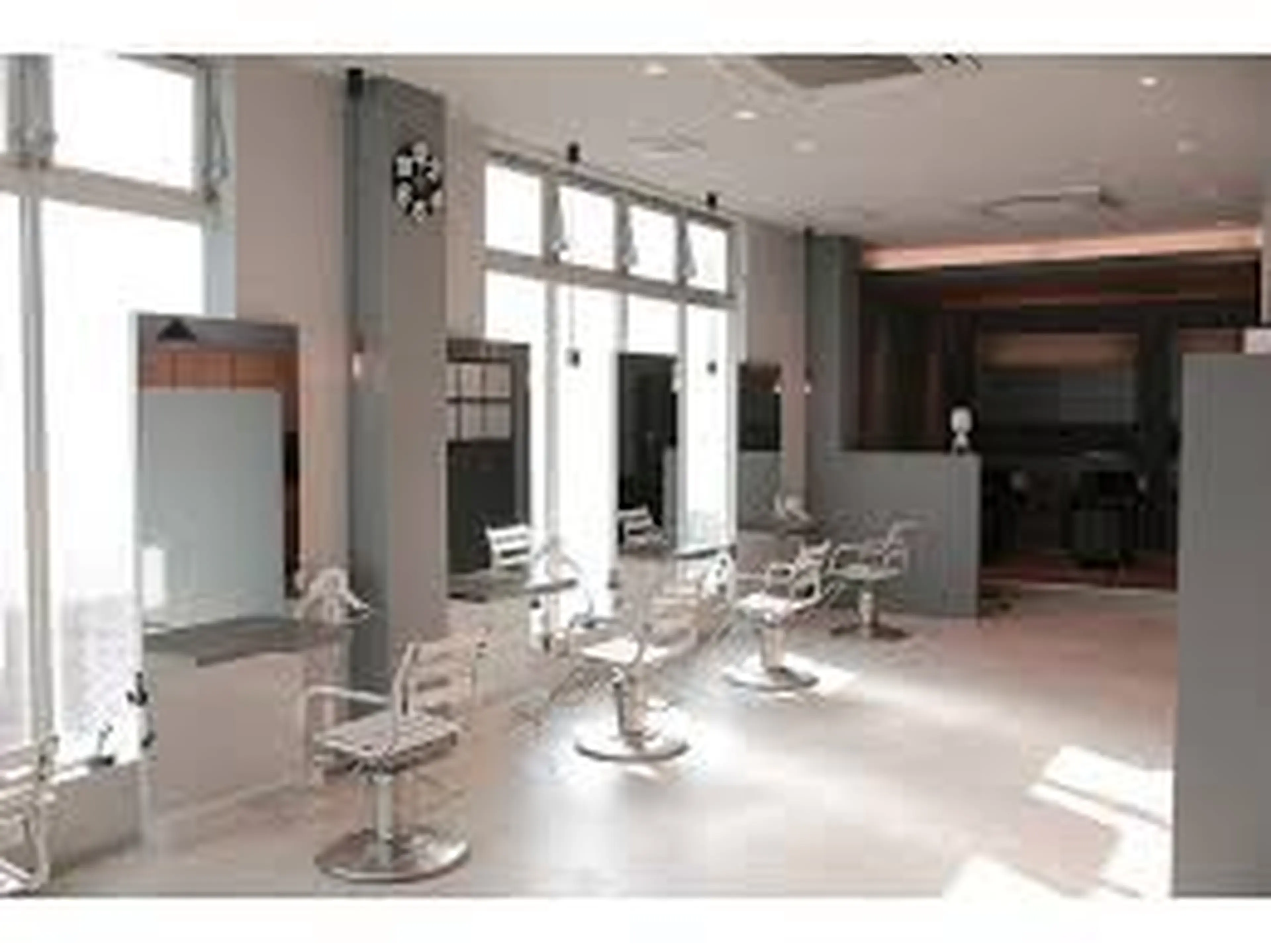 EMA PIVOTの内観・外観2