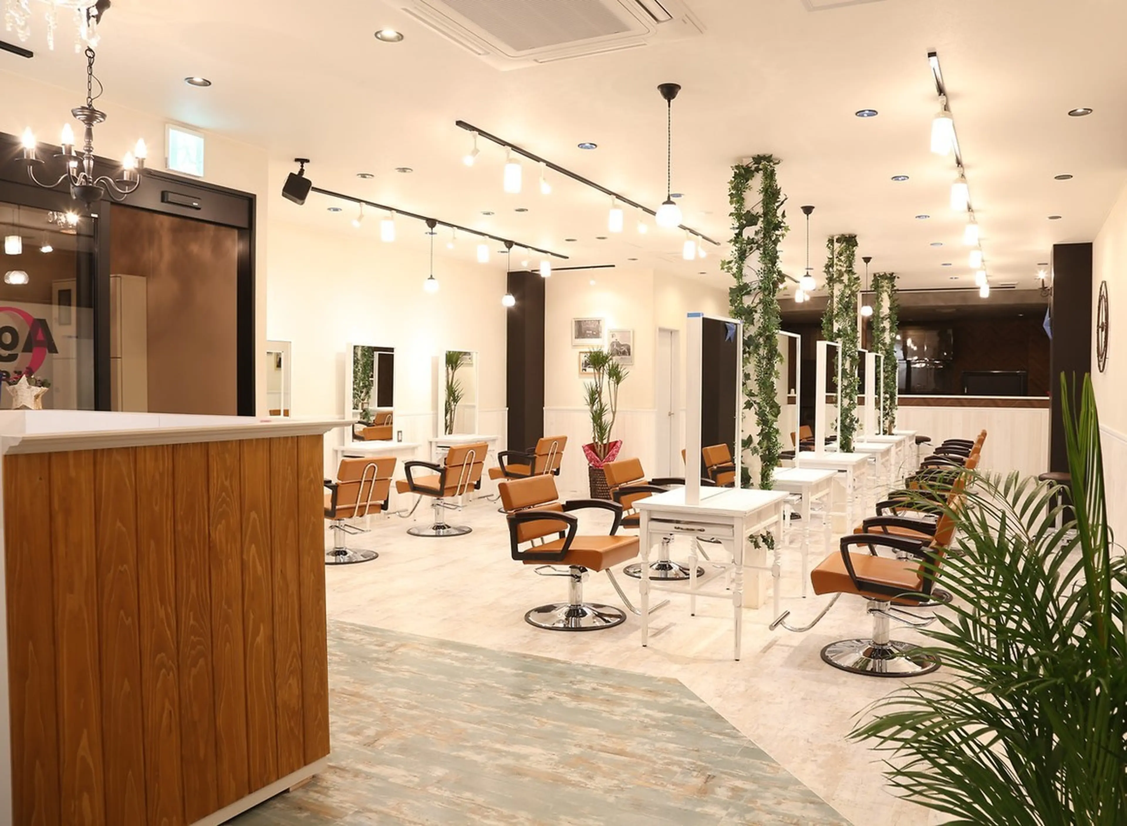 Agu hair fred大分店の内観・外観1