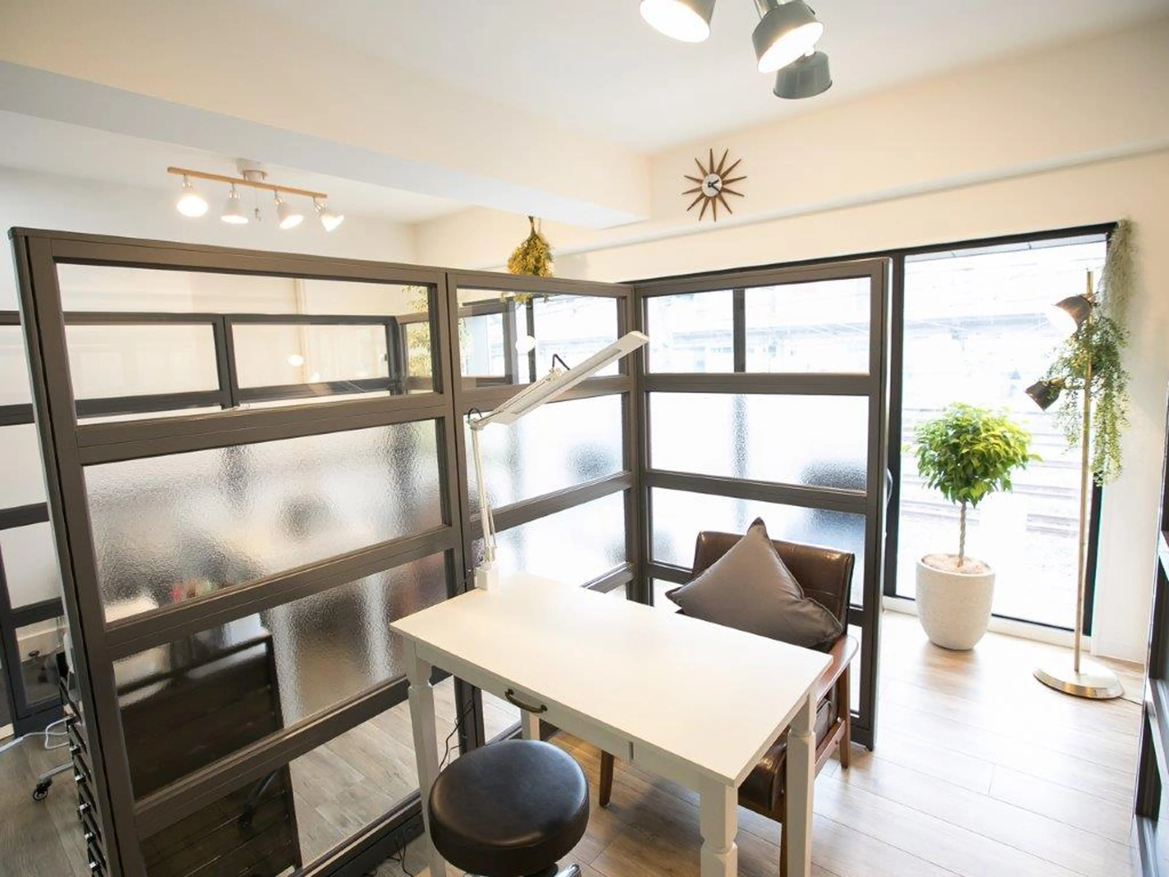 nail salon aimerの内観・外観1