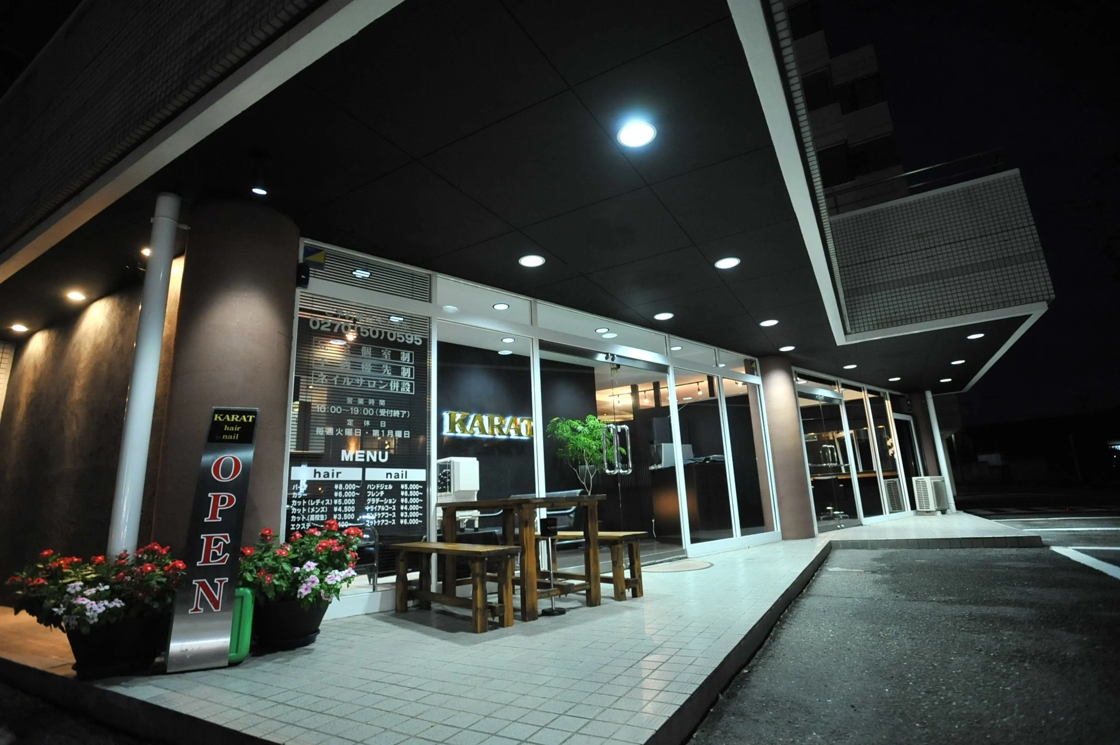 total beauty salon KARATの内観・外観1