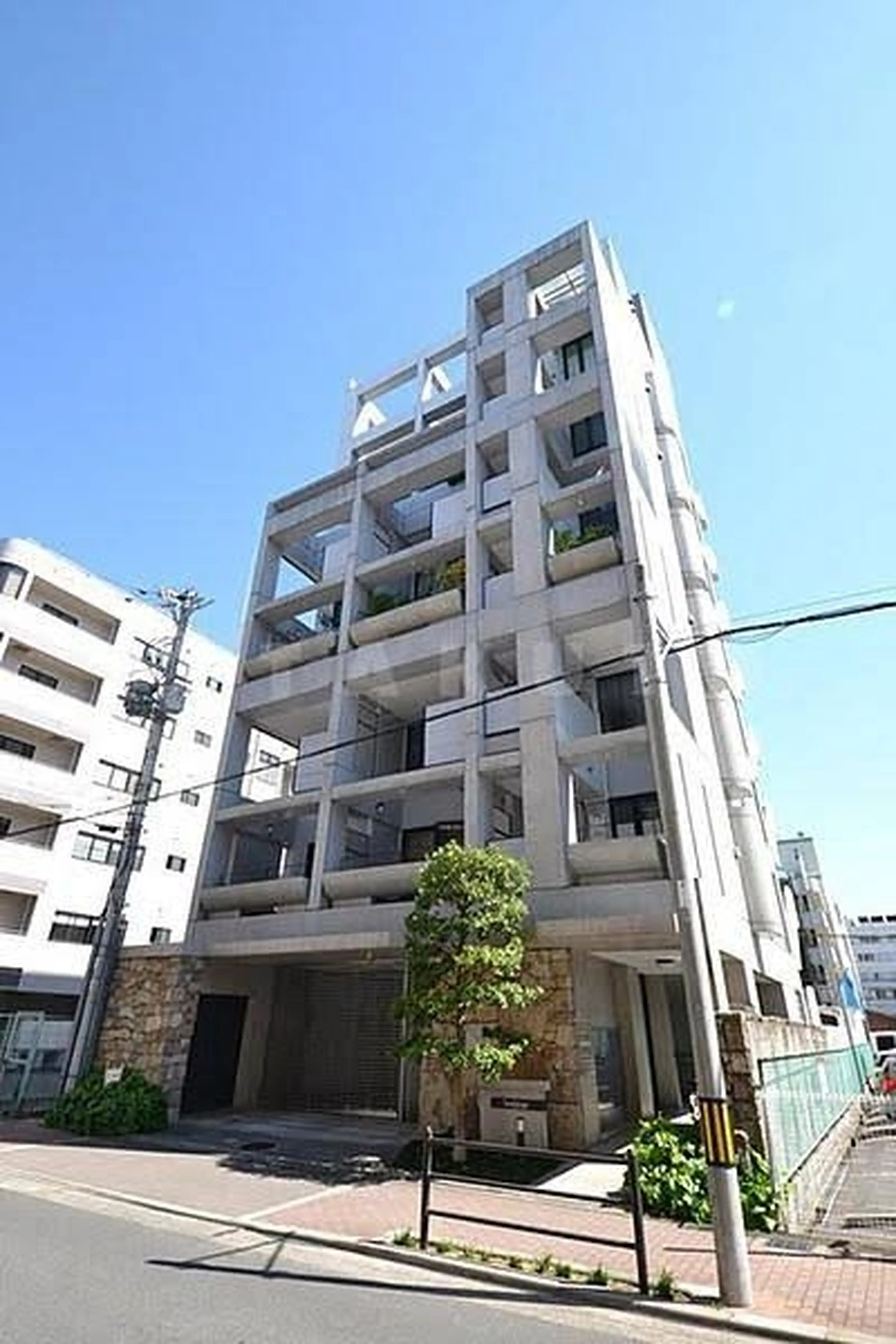 ホワイトニングサロンSpring 江坂店の内観・外観2