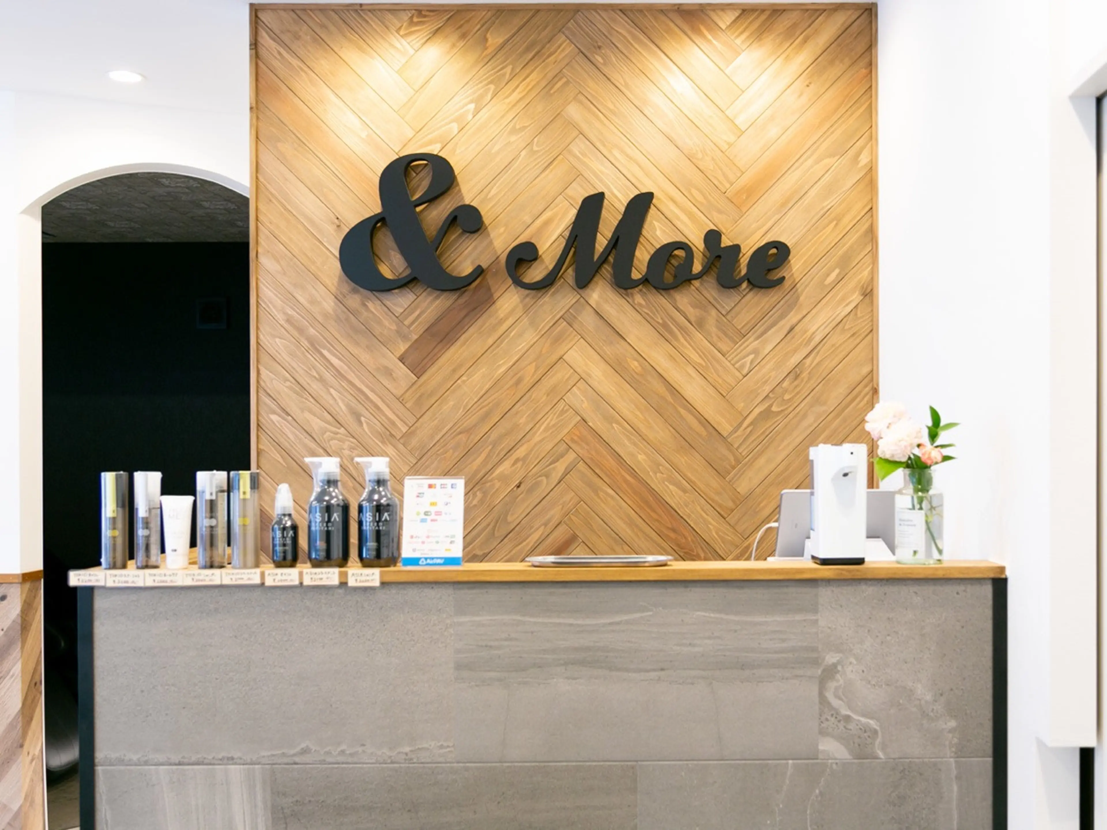 &Moreの内観・外観2