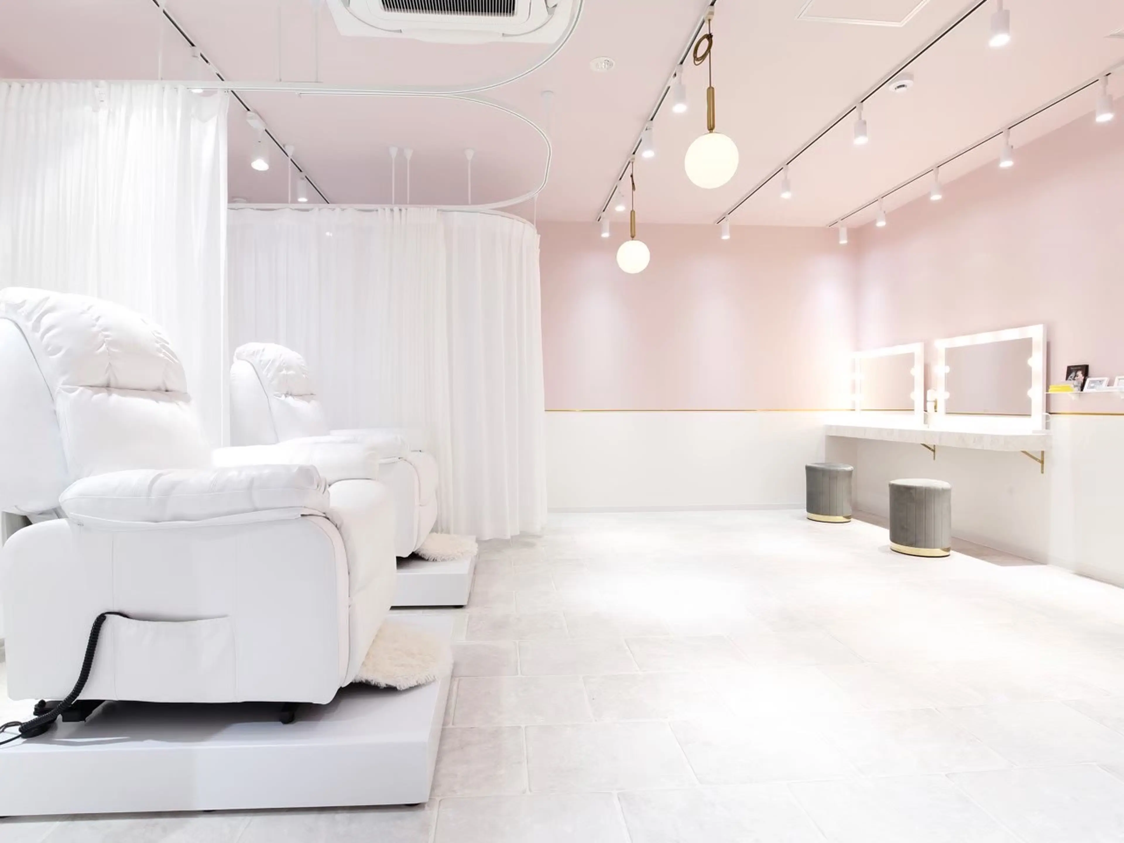 マツエク＆まつげパーマ＆アイブロウ　Rien Lash 上尾店【リアンラッシュ】の内観・外観2