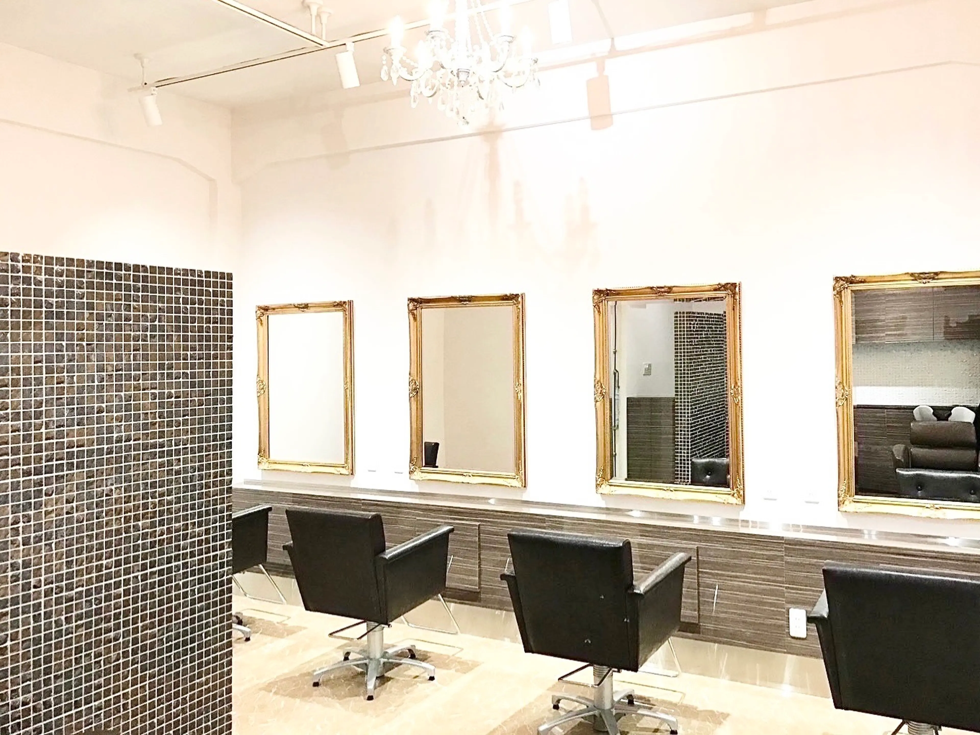 LIP 大阪本店の内観・外観1