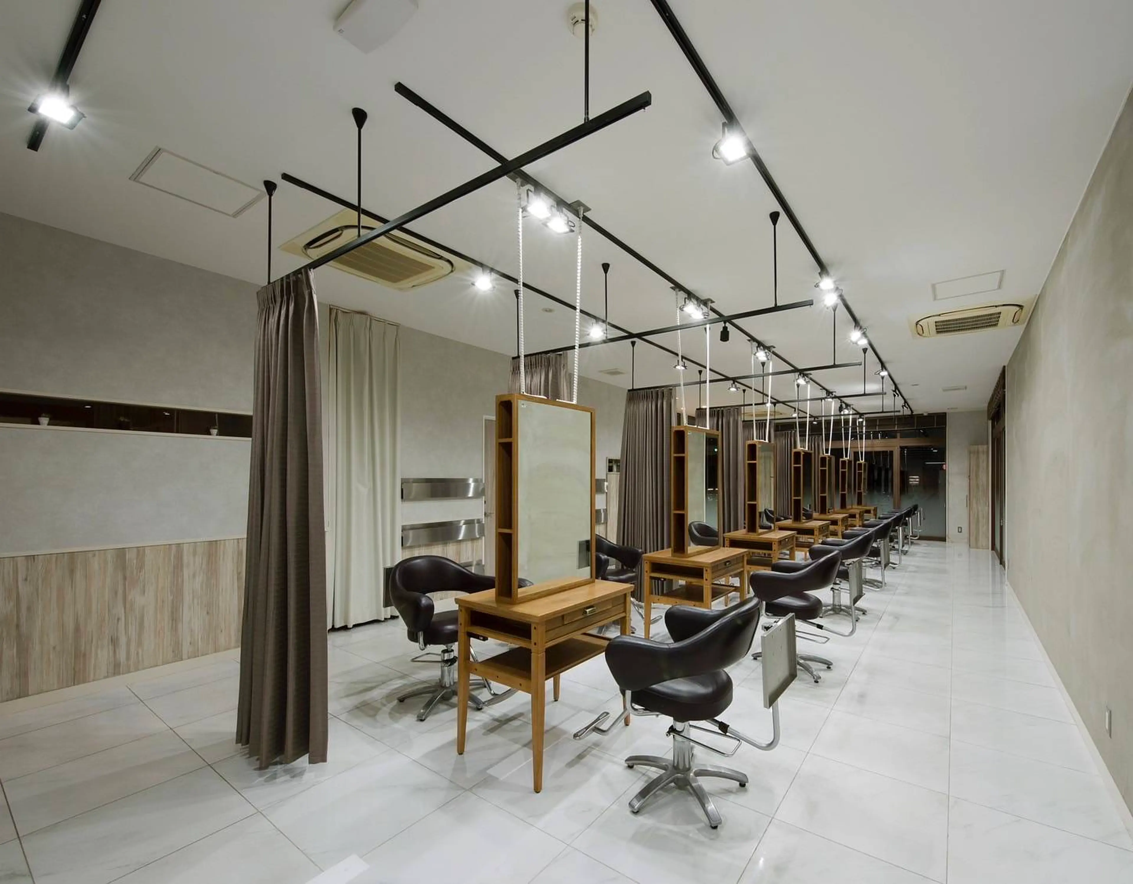 グランデュール焼津店の内観・外観2