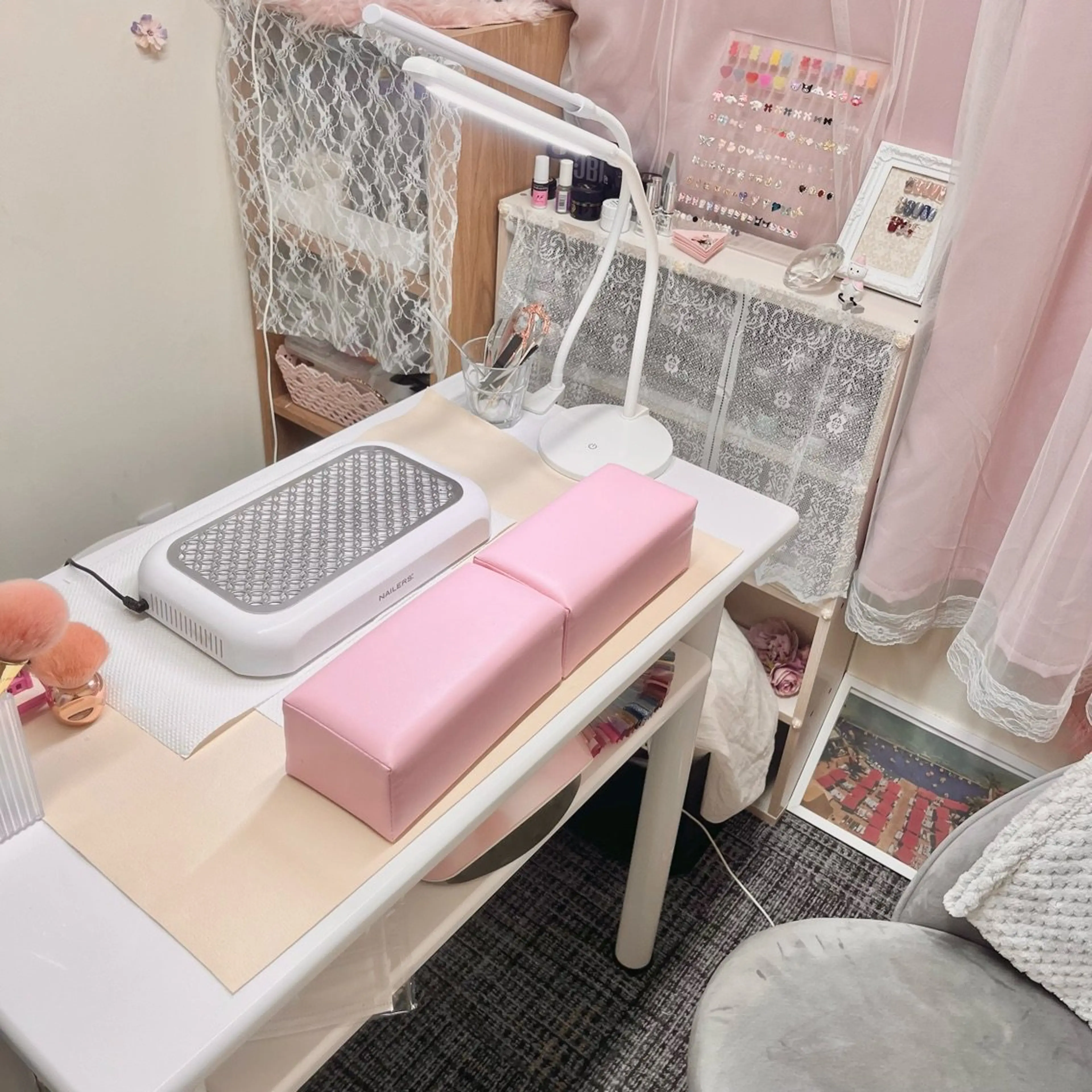 7 .nailsalonの内観・外観1