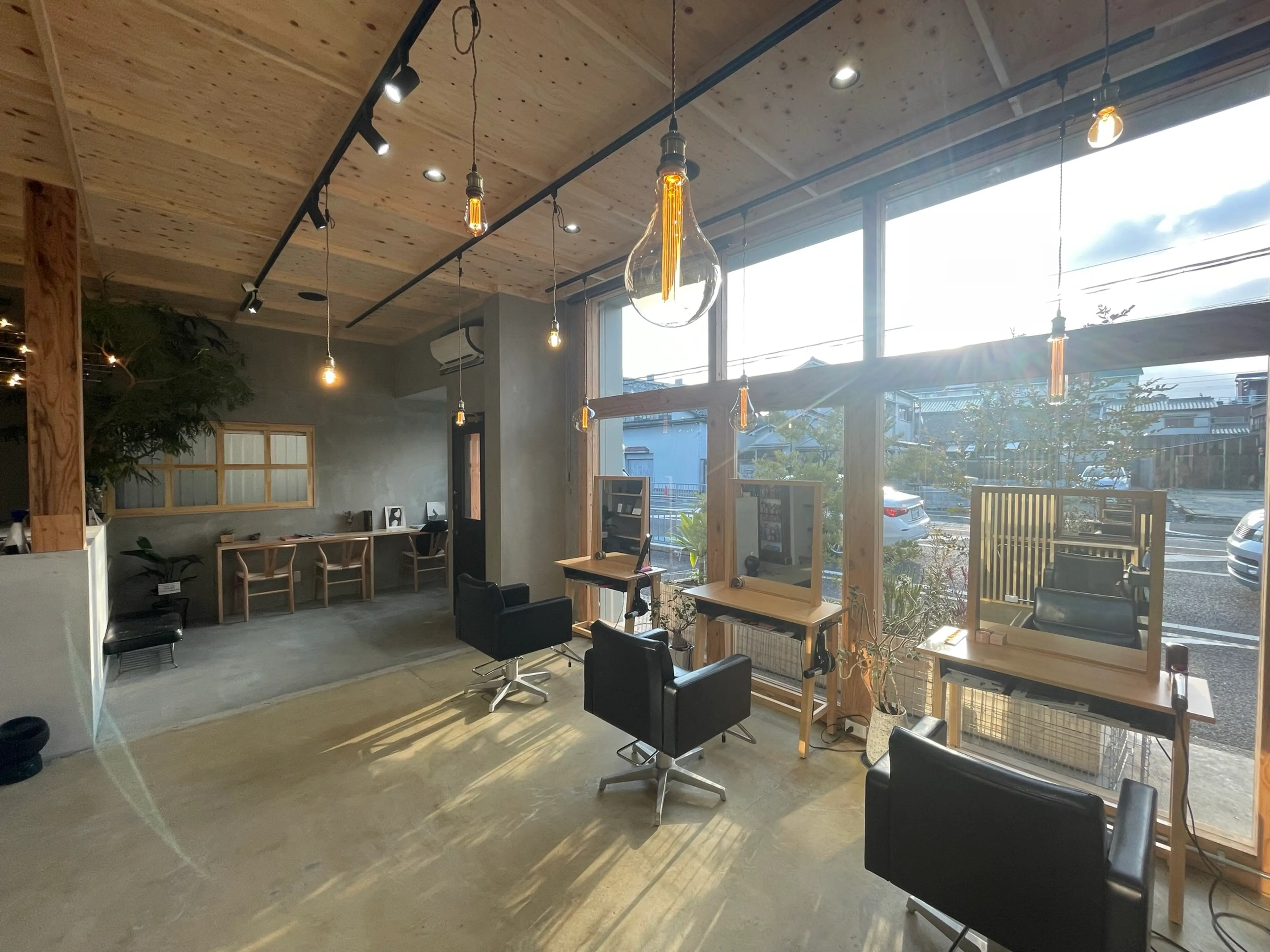 SHINYA HAIRS泉大津本店の内観・外観1