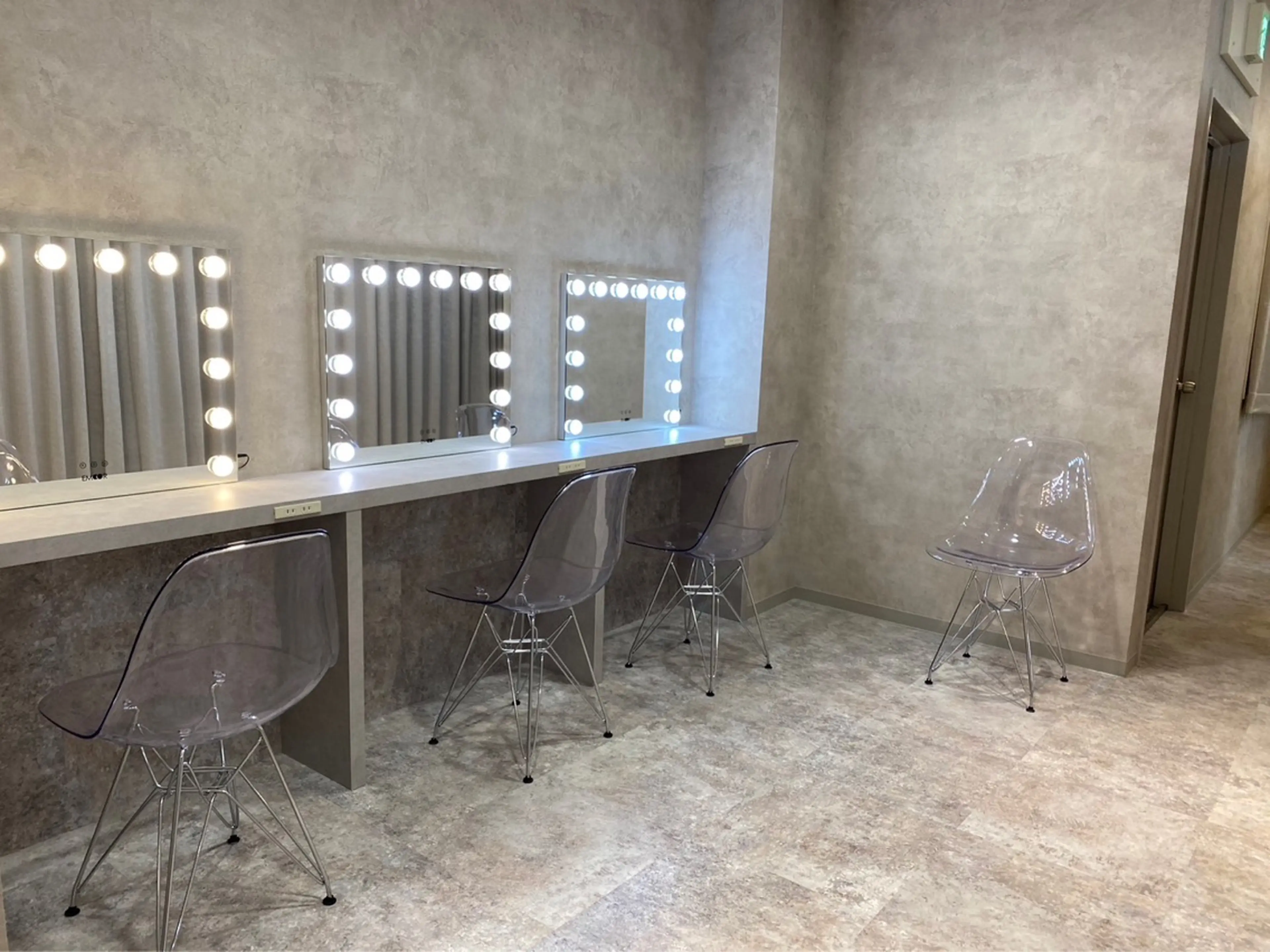 nail&eye LinNeの内観・外観1