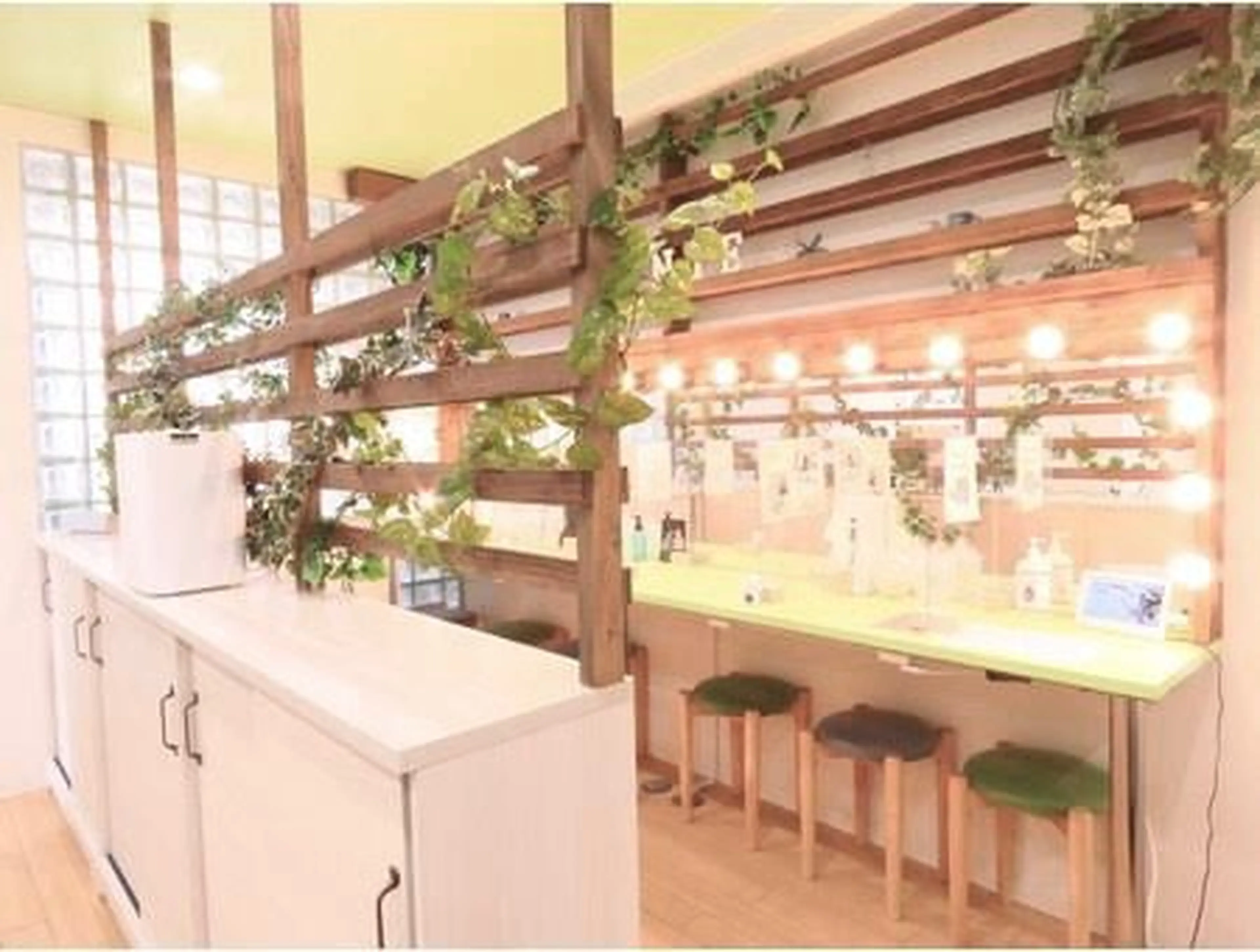 ミントラッシュ新宿東南口店の内観・外観2