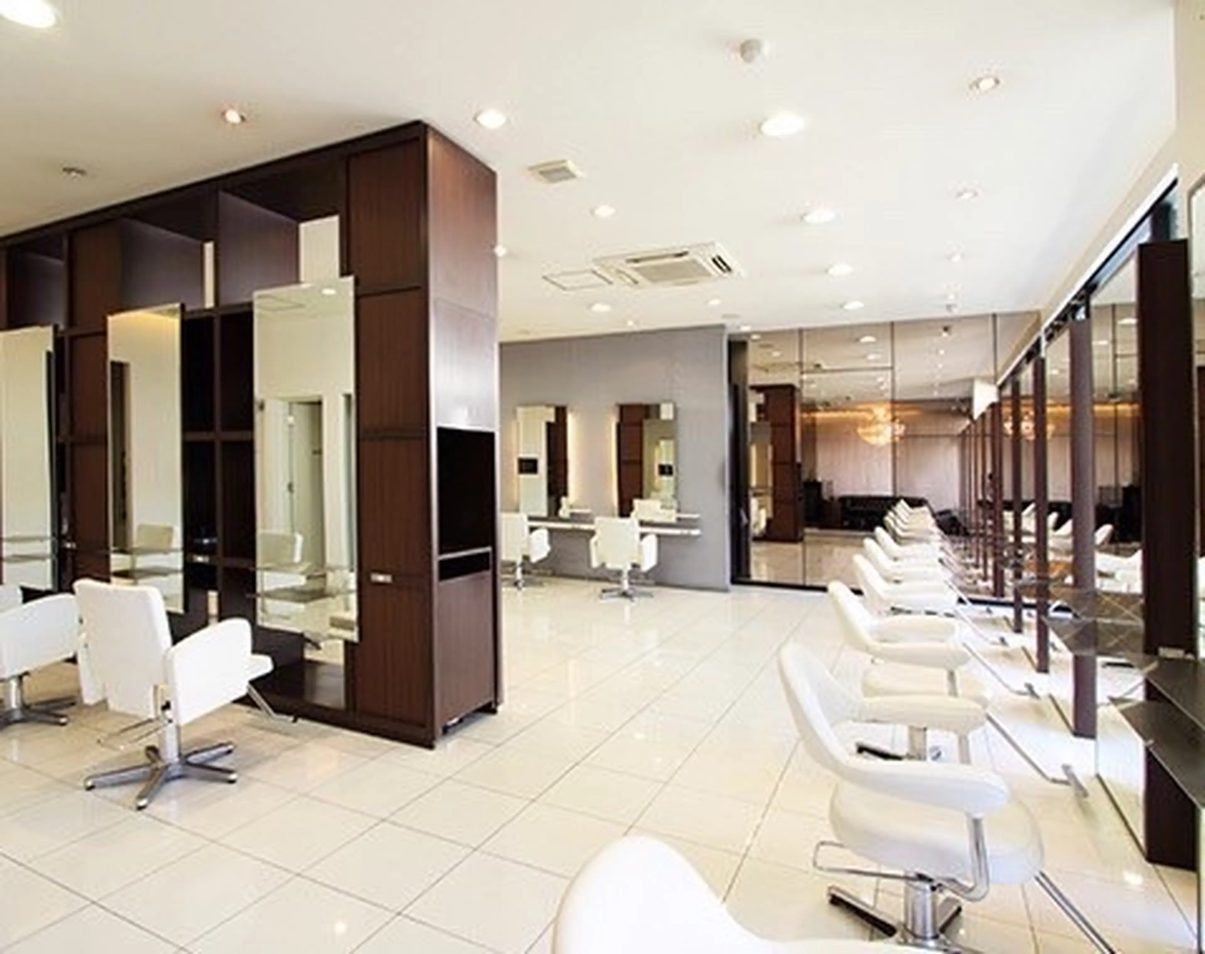 CHIC桶川東口店の内観・外観2