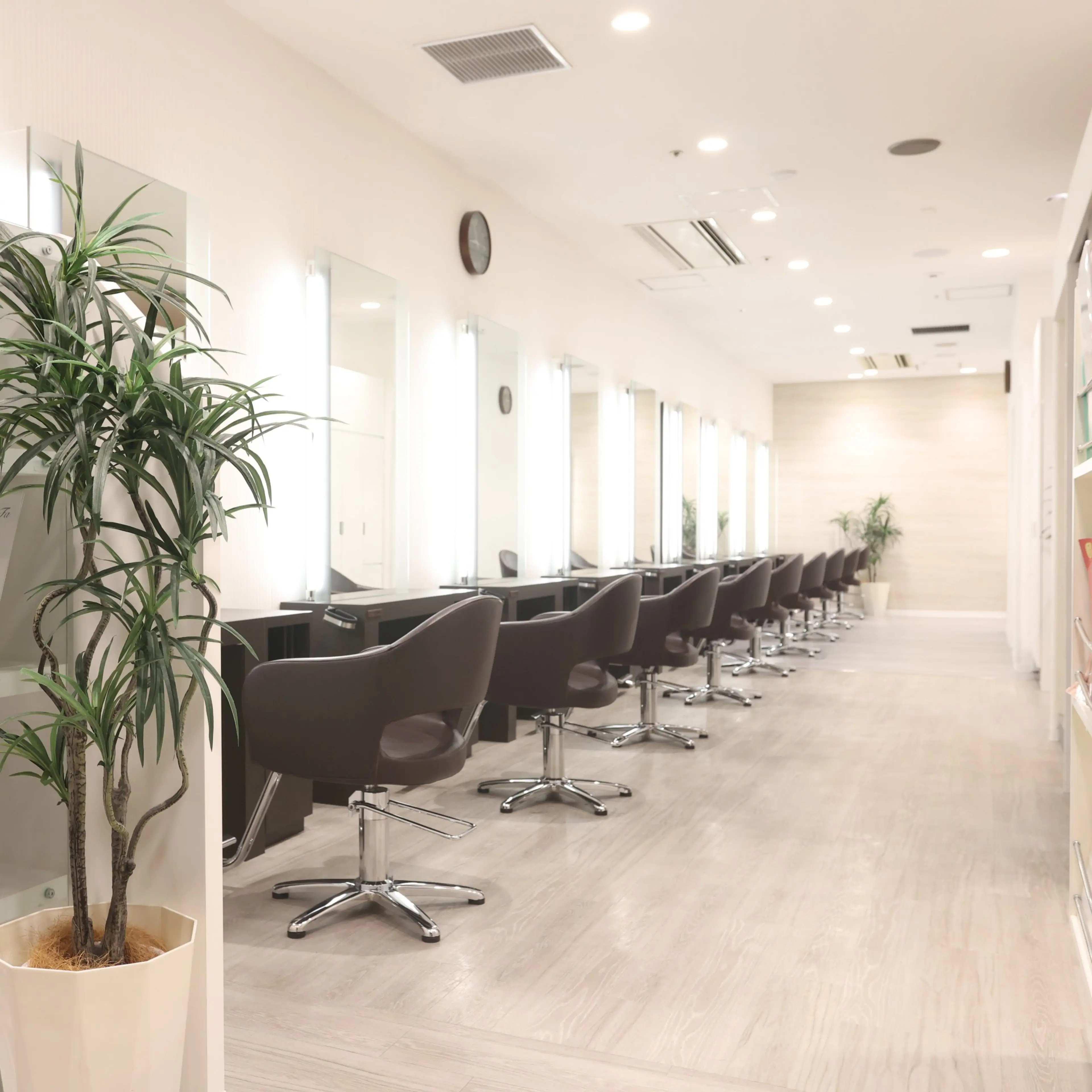 ヘアーサロンソシエ ココリア多摩センター店の内観・外観2