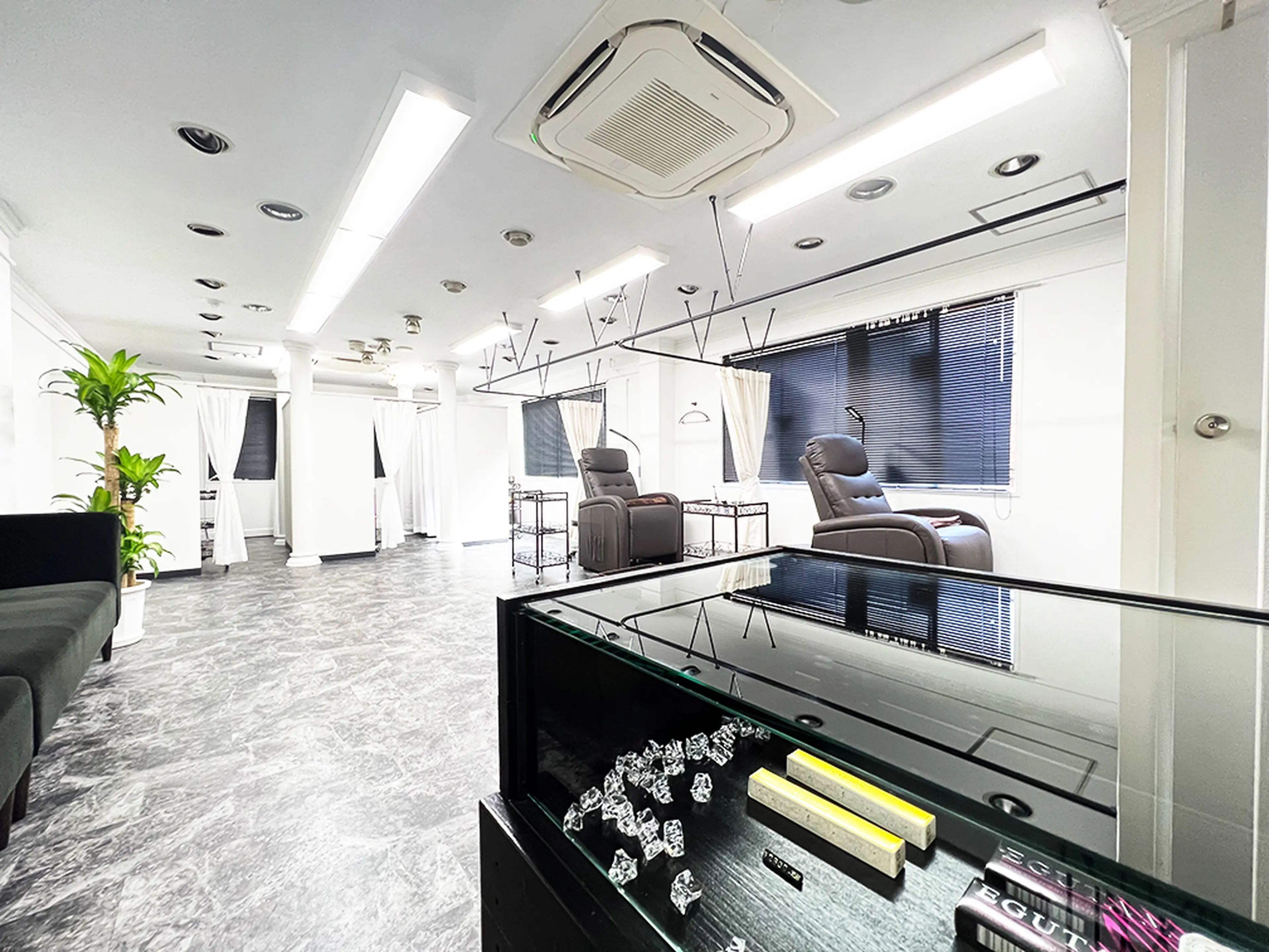 Ｆａｖｏｒｉ神戸三宮店の内観・外観1