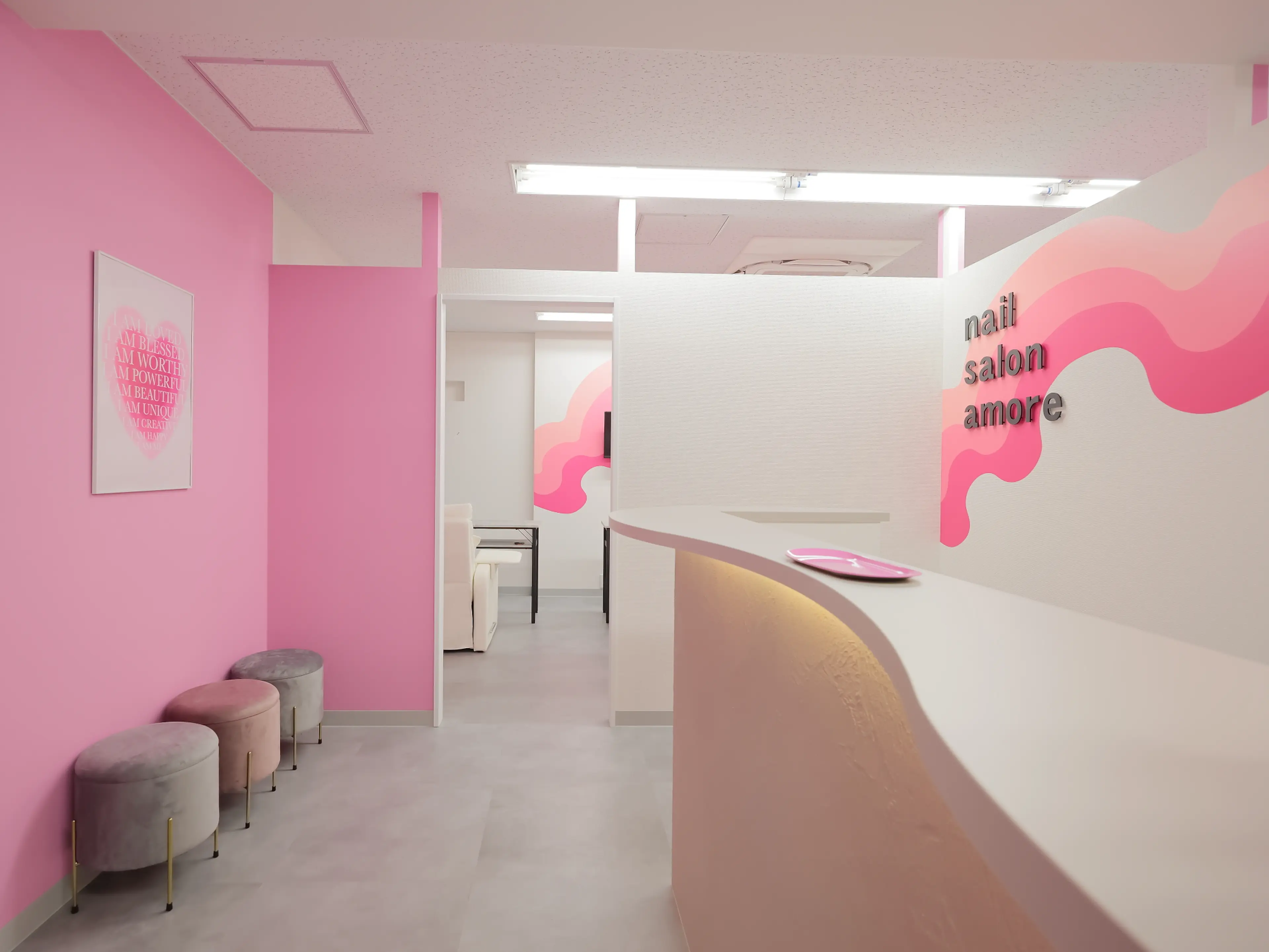 nailsalon amore心斎橋店の内観・外観1