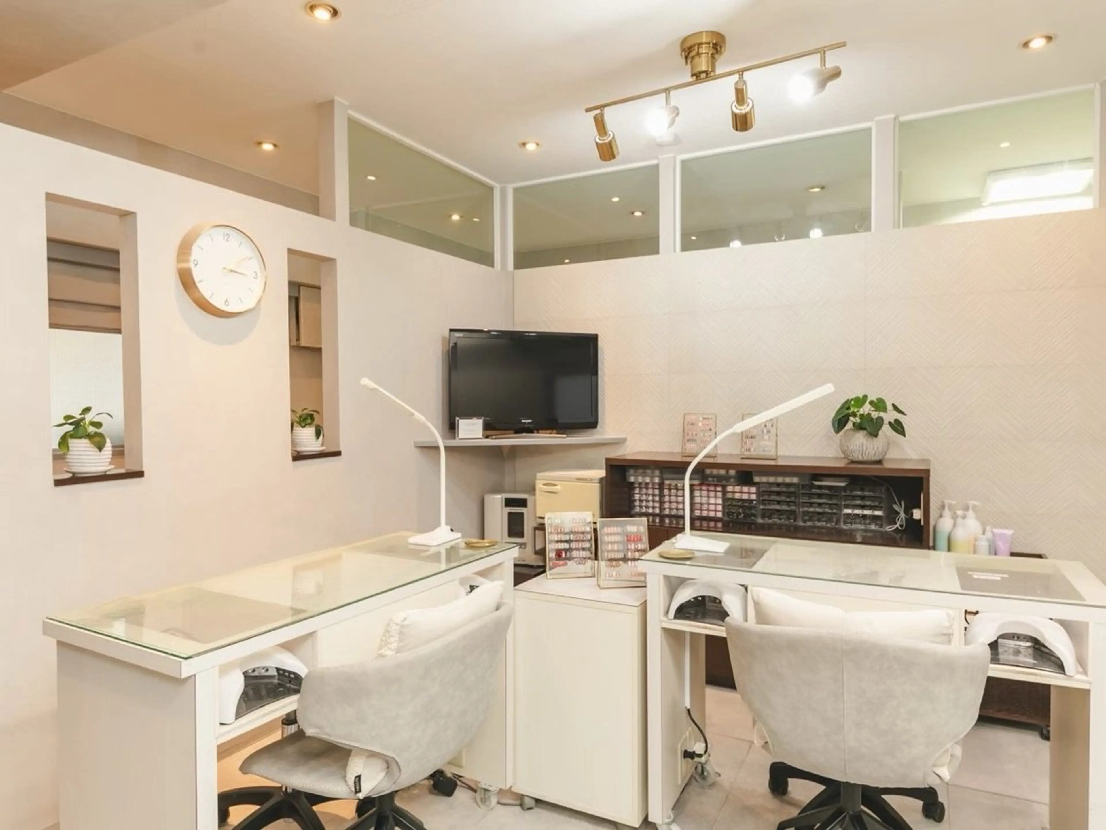 NAILS GARDENの内観・外観1