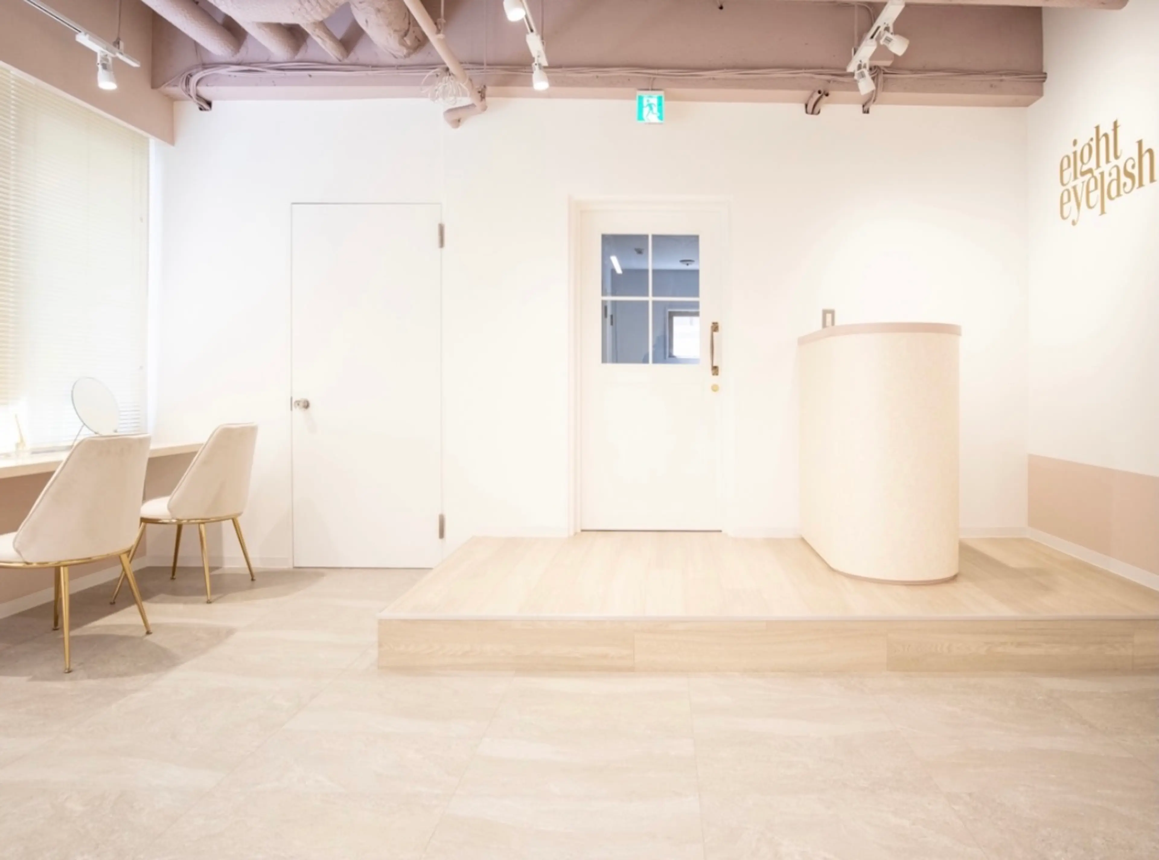 eight eyelash川崎店の内観・外観1