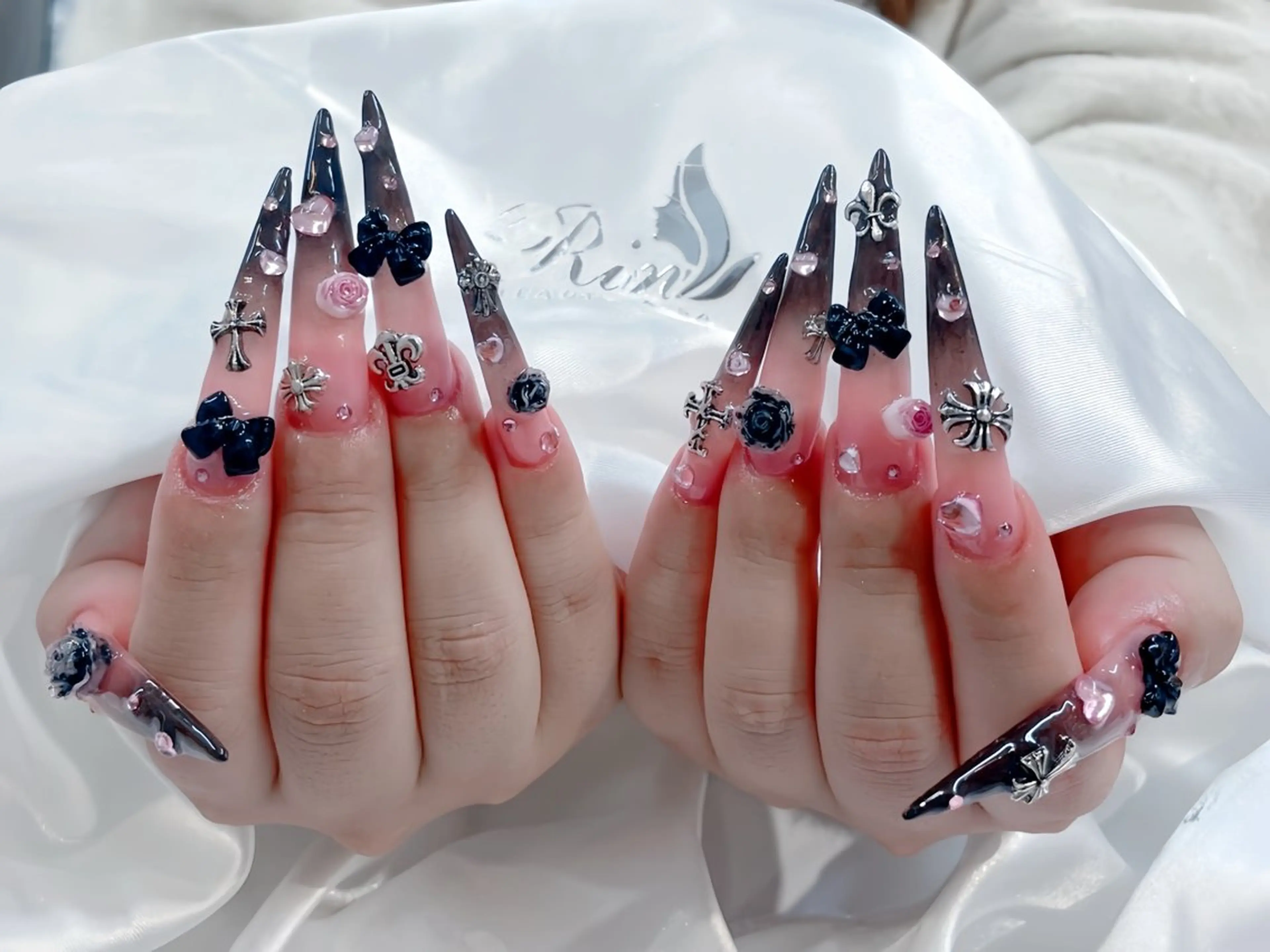 ネイル チークネイル フラッシュネイル フラワーネイル フットネイル ジェルネイル ハンドネイル Rin Nail Shinokuboのネイルデザイン