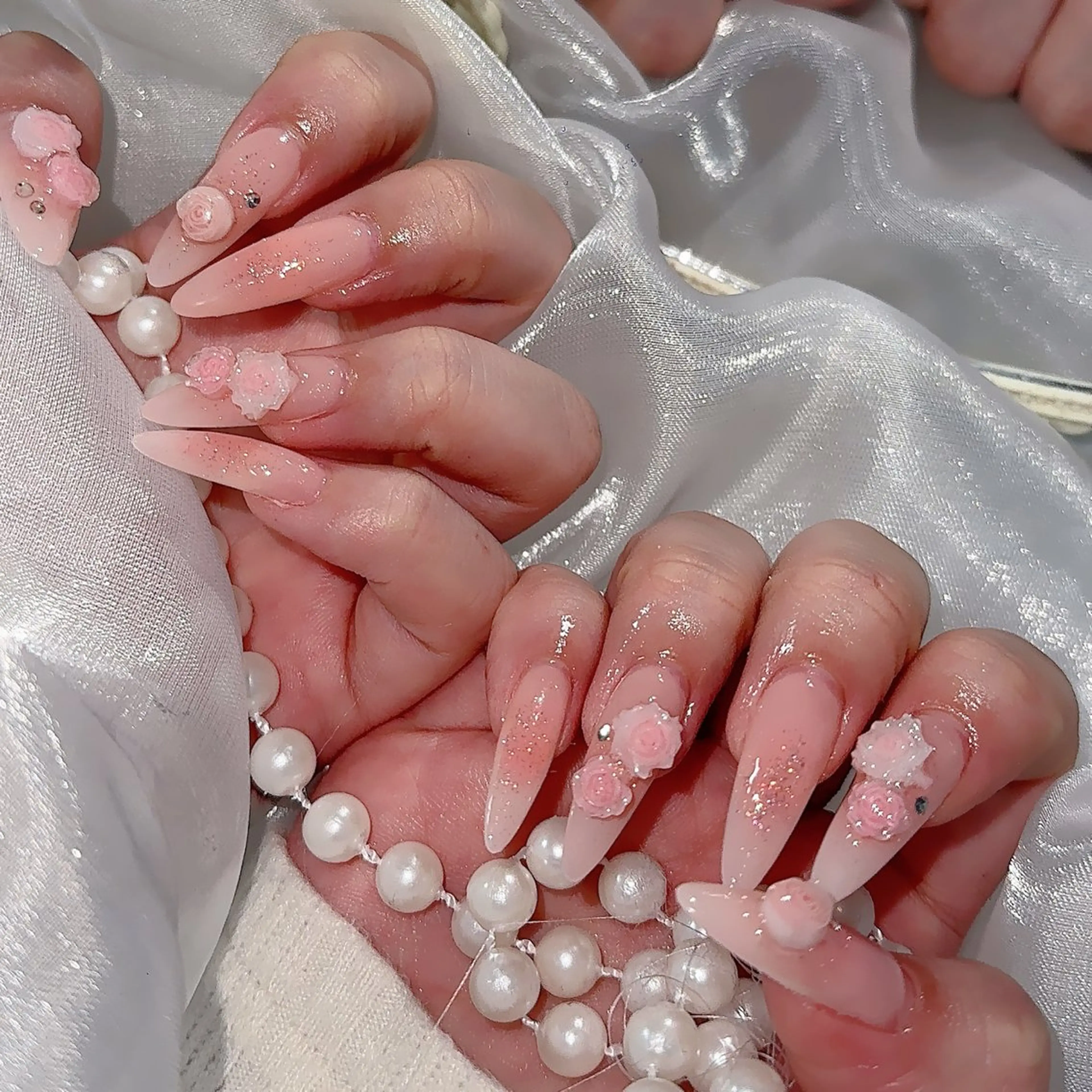 ネイル チークネイル フレンチネイル ガラスフレンチ グラデーション キラキラネイル ハンドネイル LilyLala Nailsalonのネイルデザイン