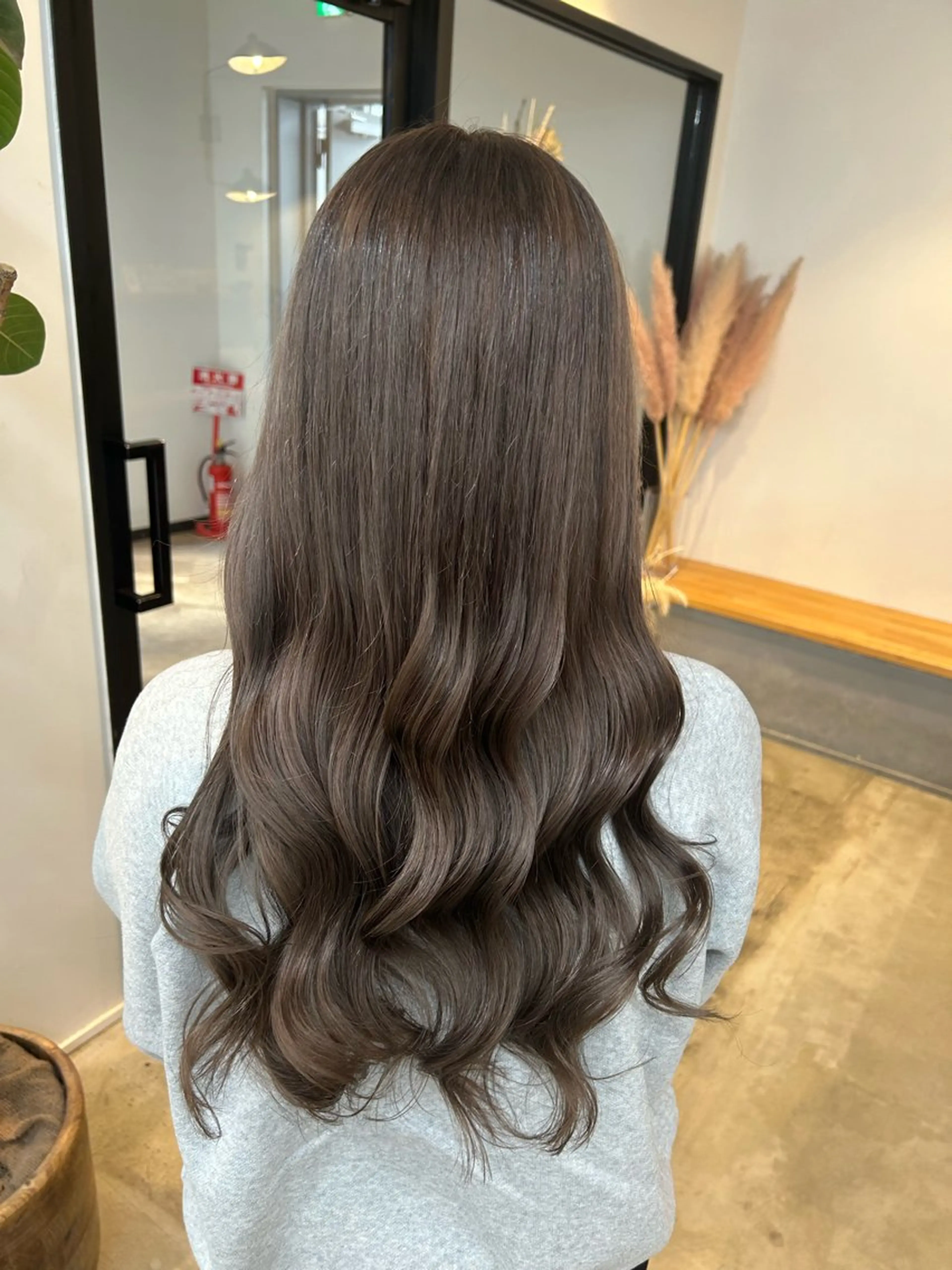 ロング カラー アッシュ ベージュカラー カット ヘアカラー トリートメント 🎀たな 🧸のヘアスタイル