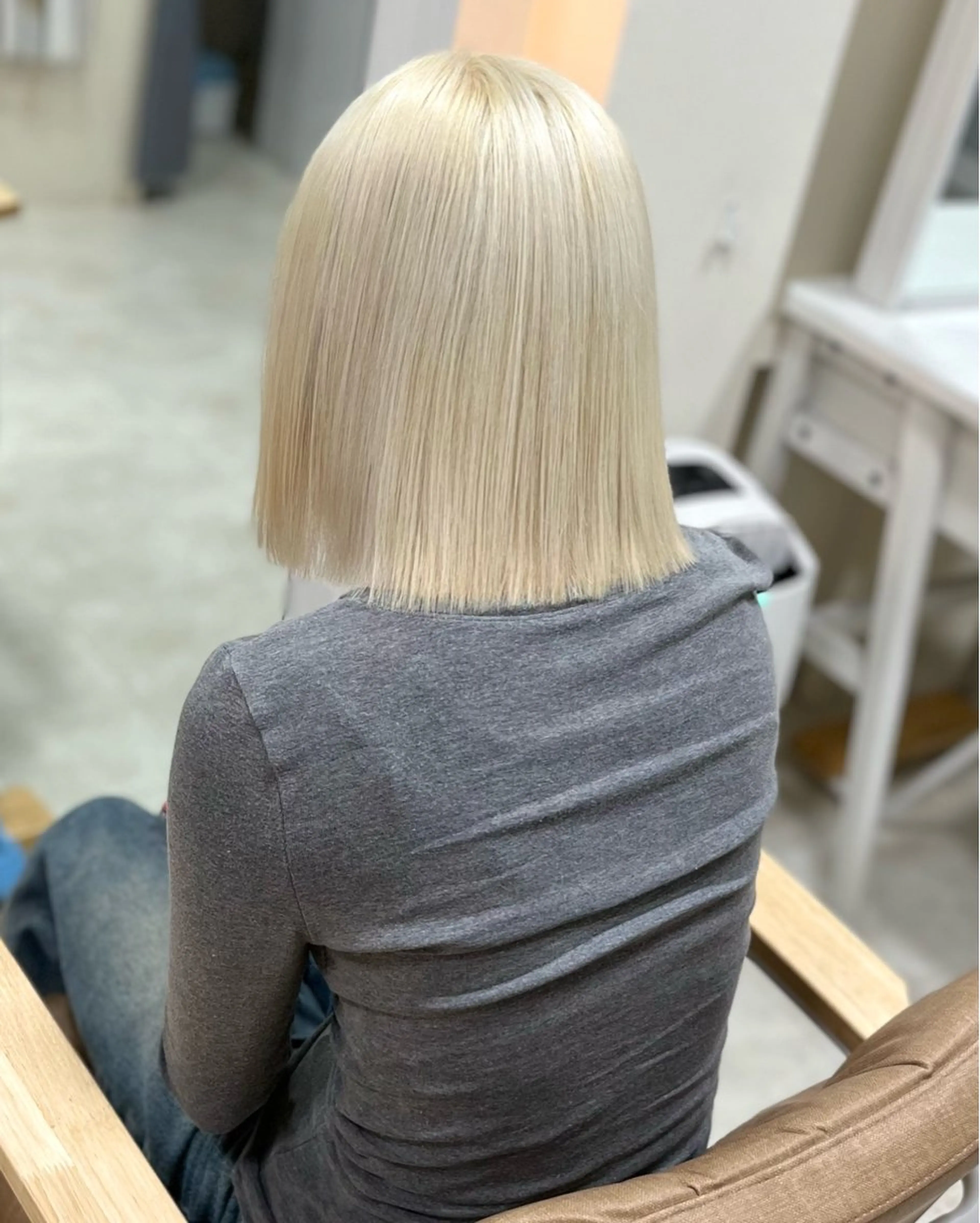 ミディアム カラー ヘアカラー トリートメント 🩵carina🩵 ハイトーンカラー✂️のヘアスタイル