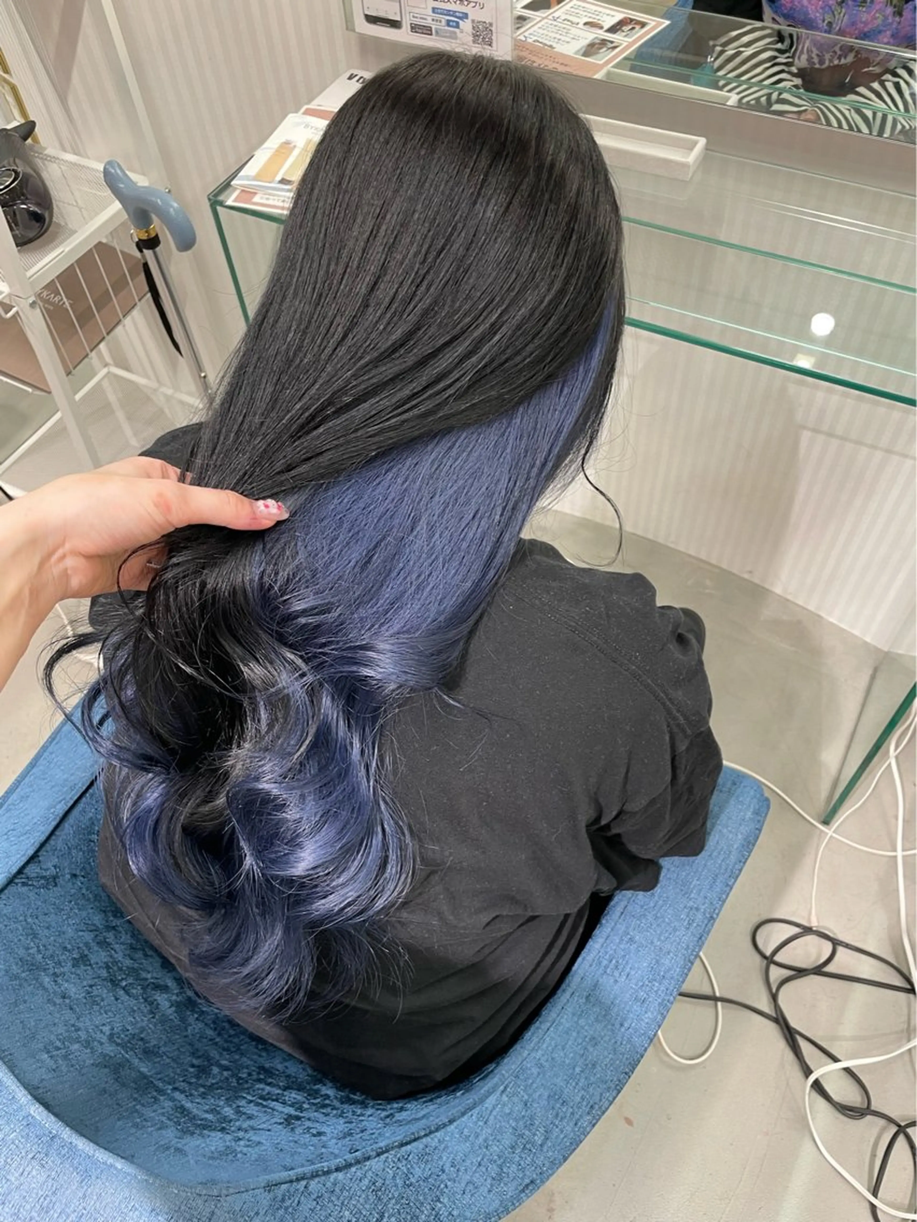 セミロング カラー 黒髪 ブルーカラー インナーカラー 安井まゆ _Box mico.のヘアスタイル