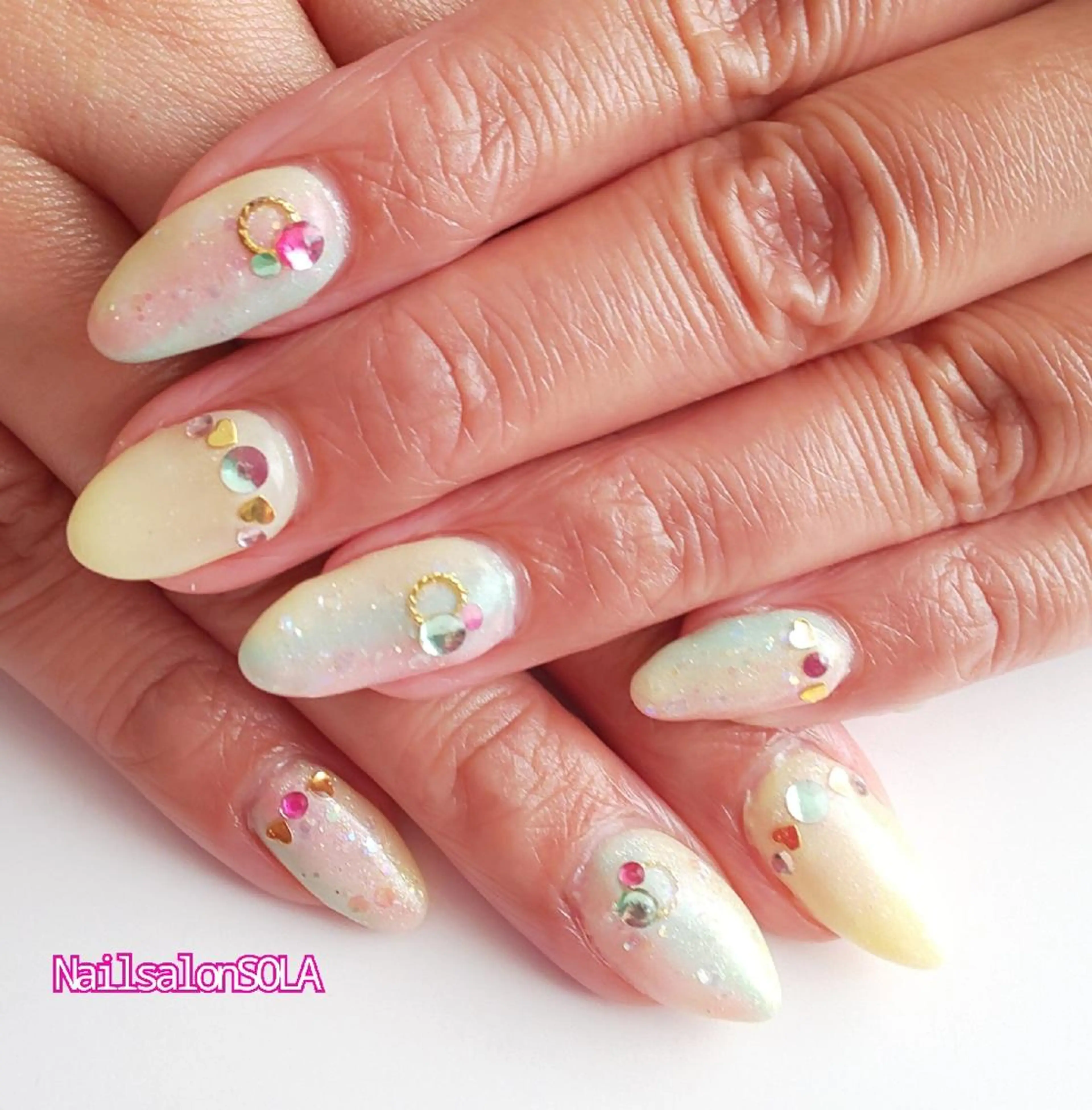 ネイル グラデーション キラキラネイル ハンドネイル 田代 夏子のネイルデザイン